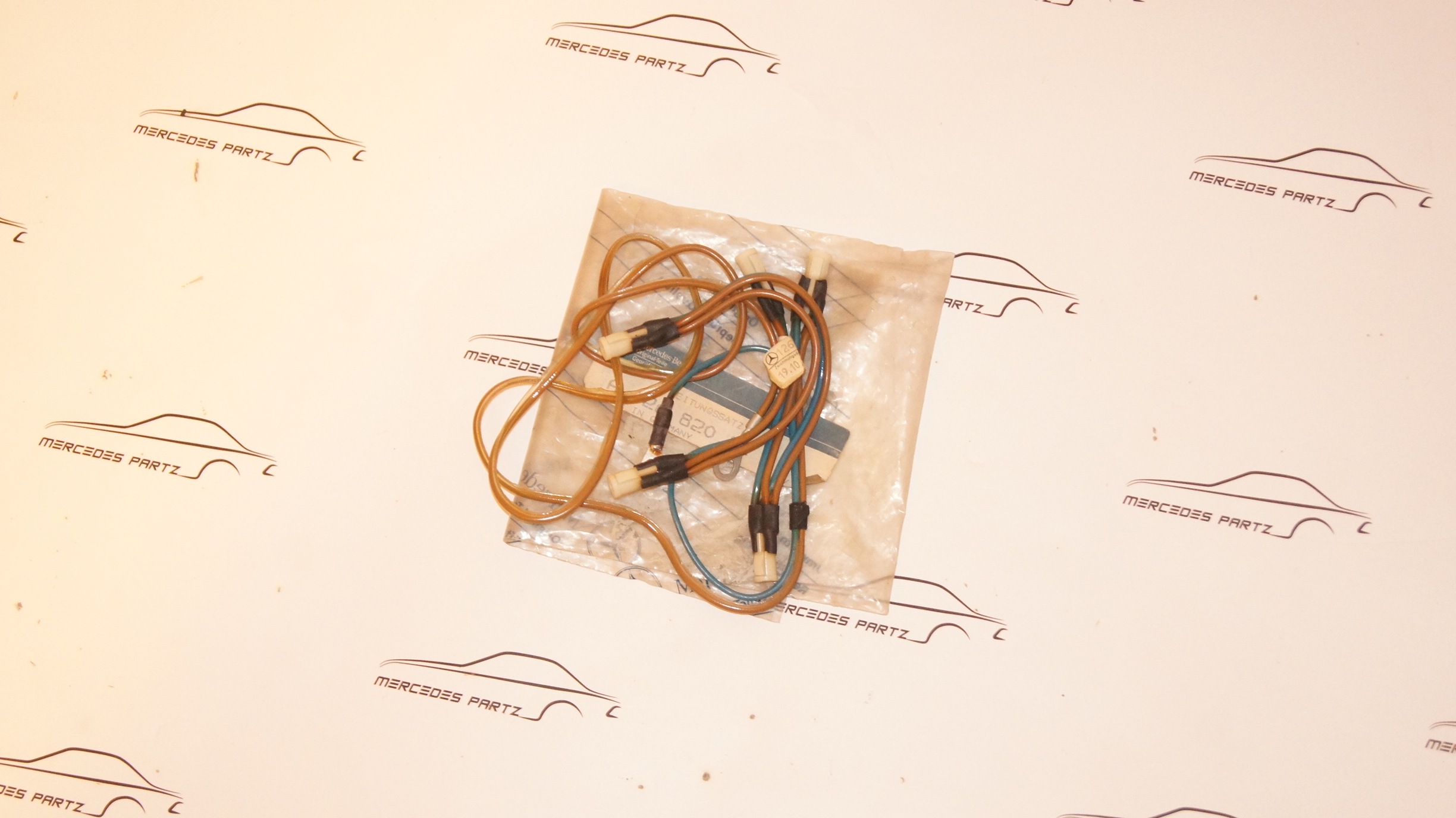 W126 Electric cable lighting of operation unit NEW NOS Genuine Mercedes Part W126 Electric cable lighting of operation unit NEW NOS Genuine Mercedes Part