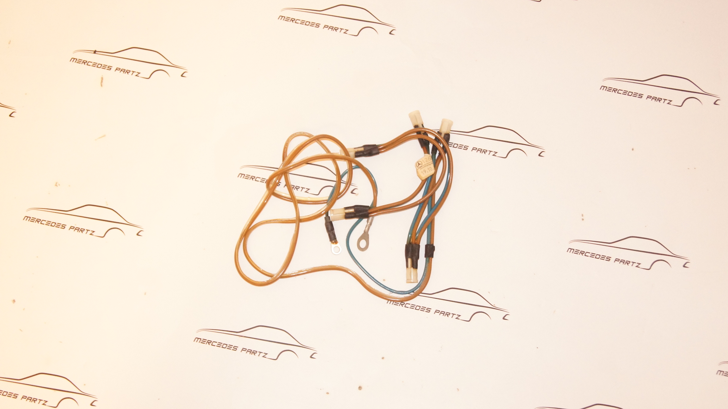 W126 Electric cable lighting of operation unit NEW NOS Genuine Mercedes Part W126 Electric cable lighting of operation unit NEW NOS Genuine Mercedes Part