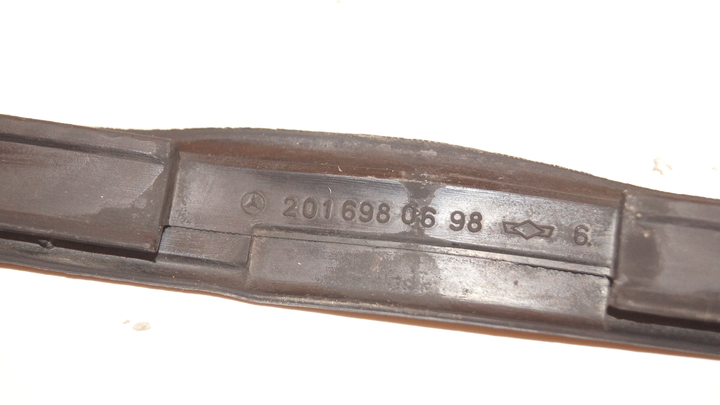 A2016980698 , 2016980698 , W201 seal (water deflector) right