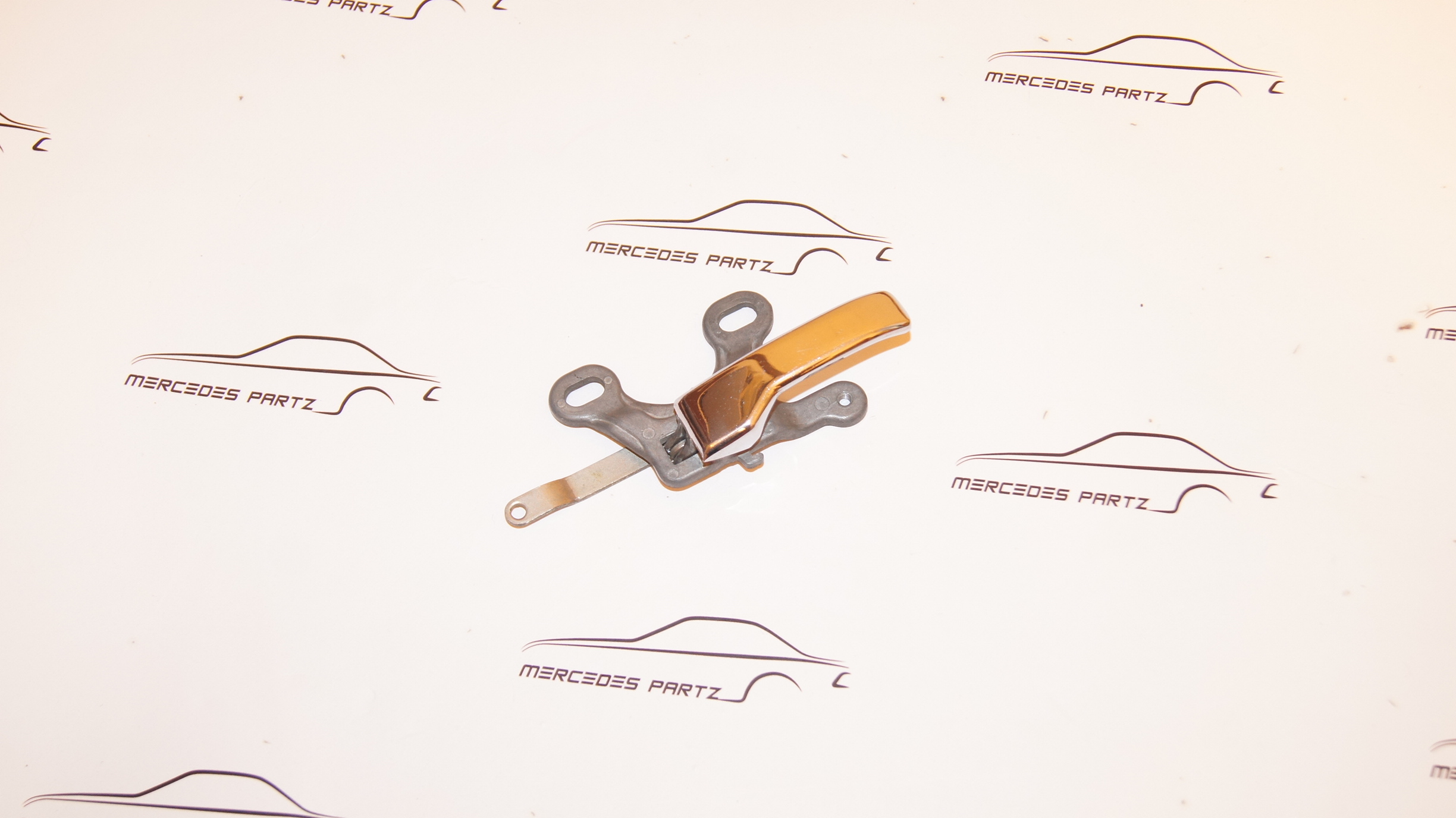 W100 W108 W109 W110 W111 W113 W114 W115 interior right door handle assembly Genuine Mercedes Part W100 W108 W109 W110 W111 W113 W114 W115 interior right door handle assembly Genuine Mercedes Part