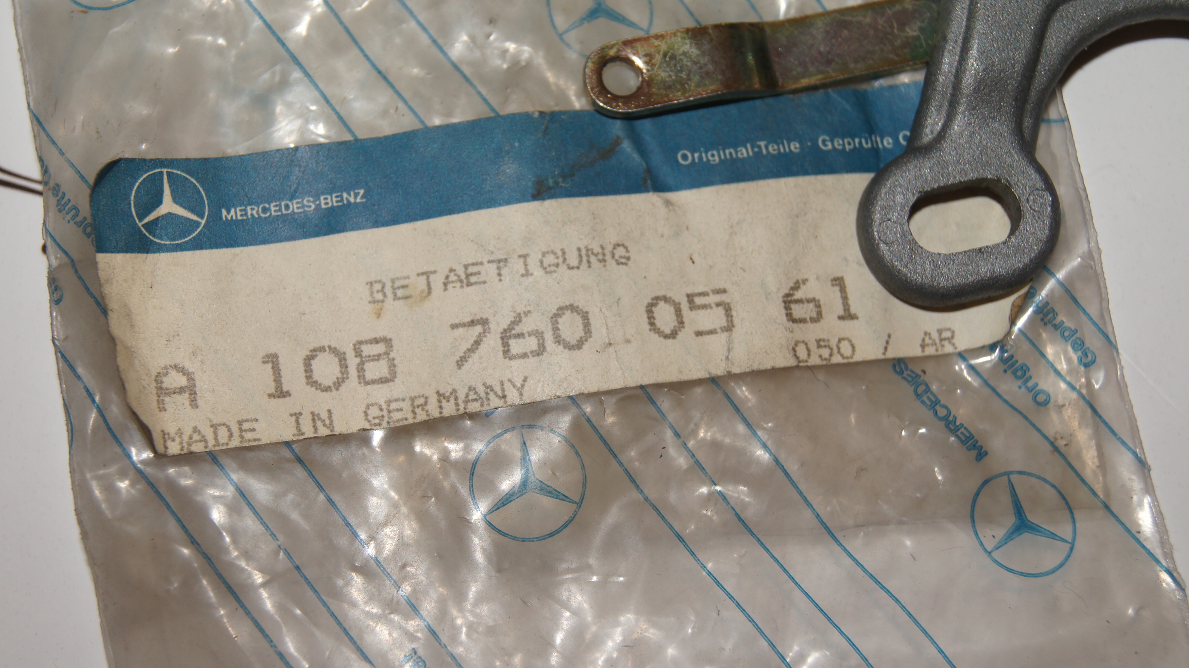 W100 W108 w109 W110 W111 W113 W114 W115 Interior left handle assembly Genuine Mercedes Part W100 W108 w109 W110 W111 W113 W114 W115 Interior left handle assembly Genuine Mercedes Part