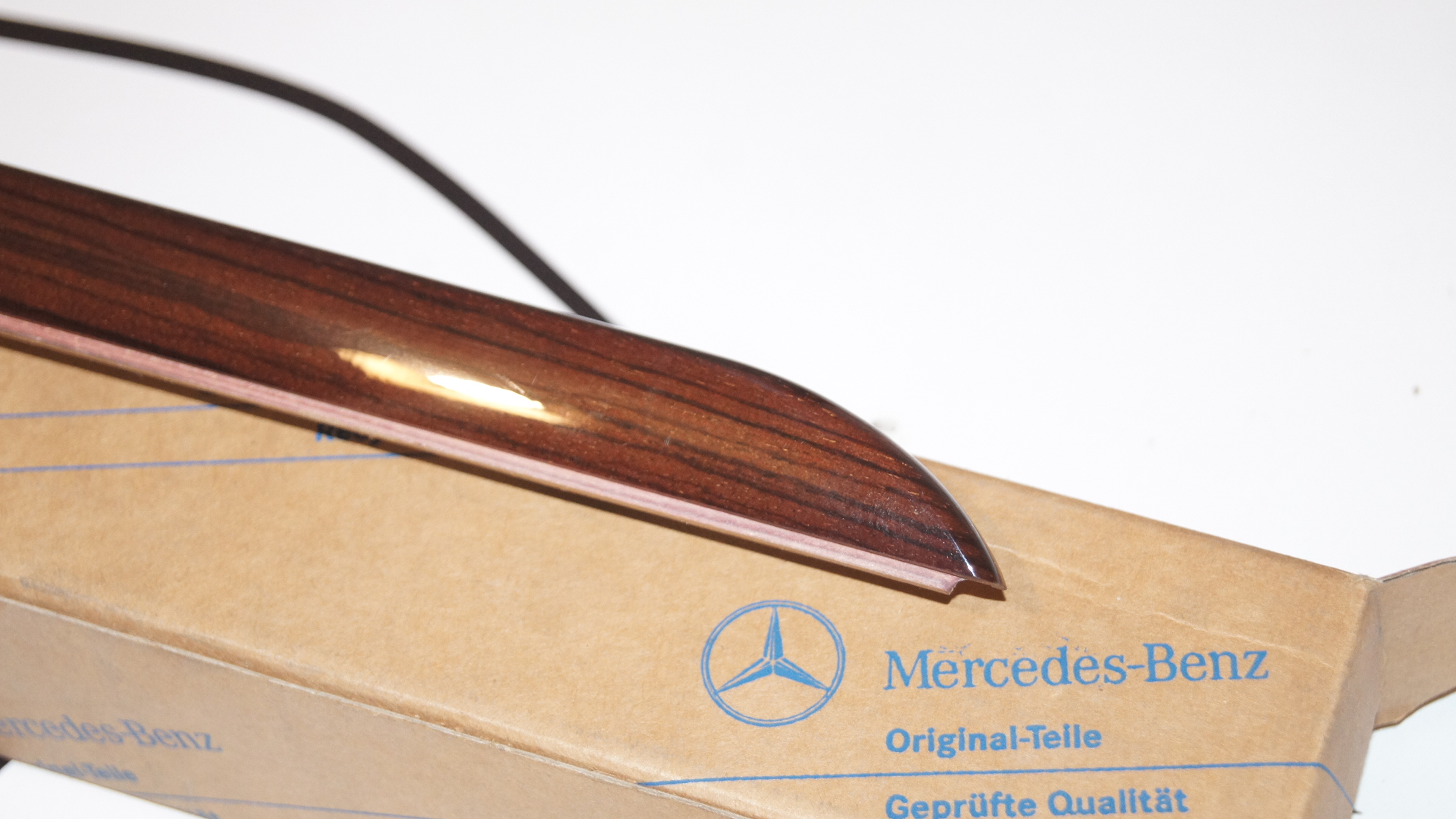 W202 front right door wood paneling moulding with electrically adjustable front seat , right elegance Genuine Mercedes Part W202 front right door wood paneling moulding with electrically adjustable front seat , right elegance Genuine Mercedes Part