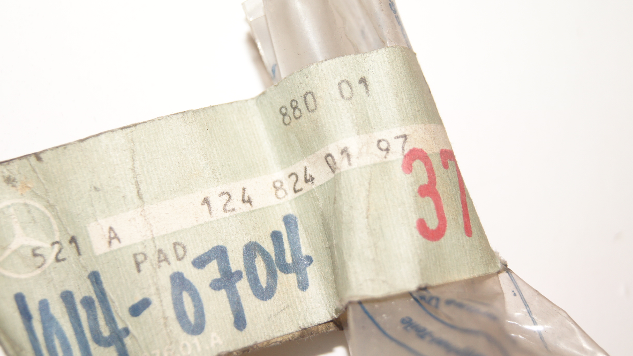 W124 wiper system to cowl pad Genuine Mercedes Part W124 wiper system to cowl pad Genuine Mercedes Part