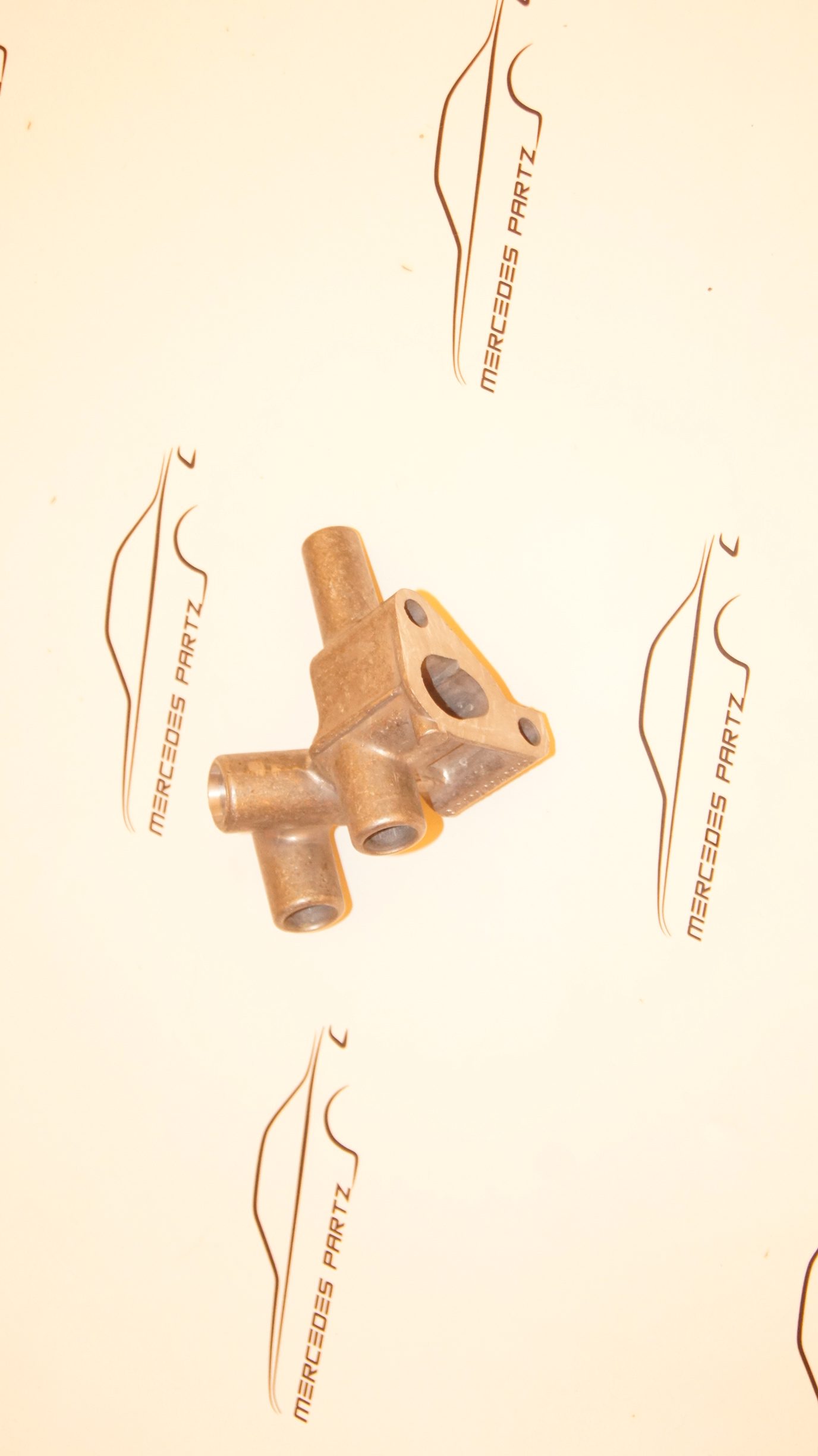 M102 idle air distributor connector Genuine Mercedes Part M102 idle air distributor connector Genuine Mercedes Part