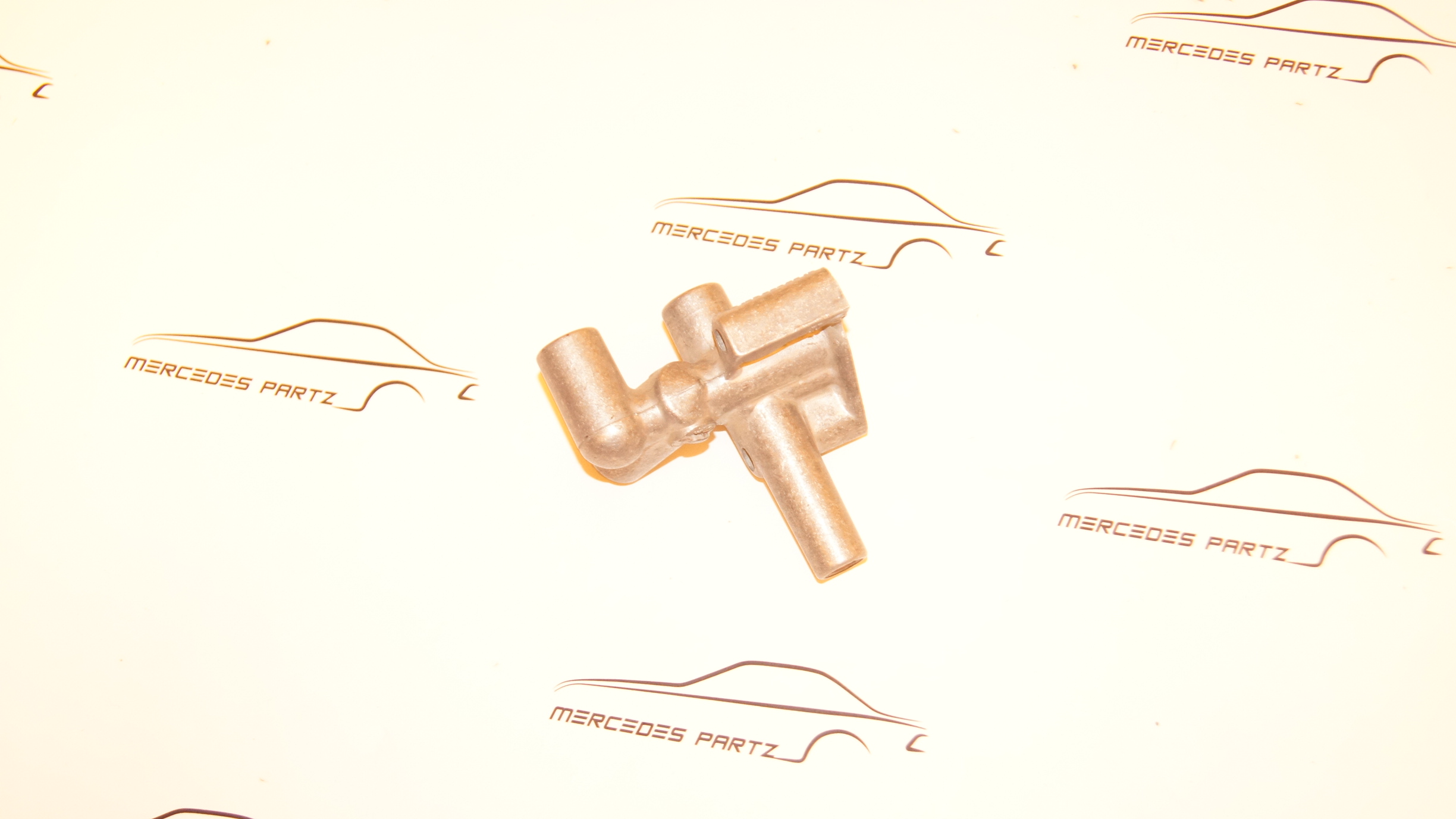 M102 idle air distributor connector Genuine Mercedes Part M102 idle air distributor connector Genuine Mercedes Part