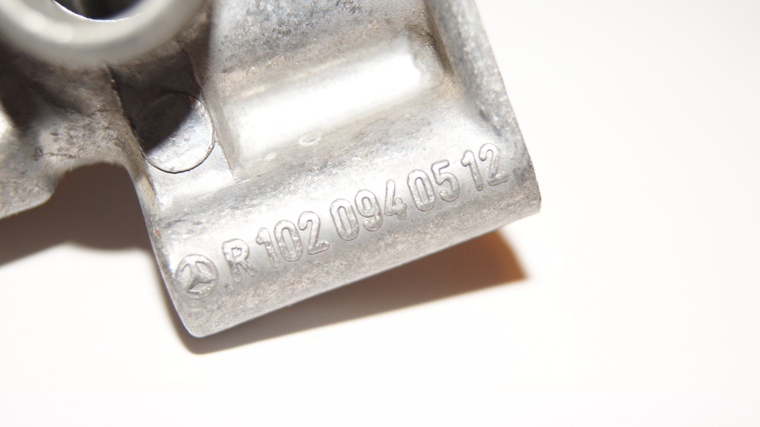 M102 idle air distributor connector Genuine Mercedes Part M102 idle air distributor connector Genuine Mercedes Part