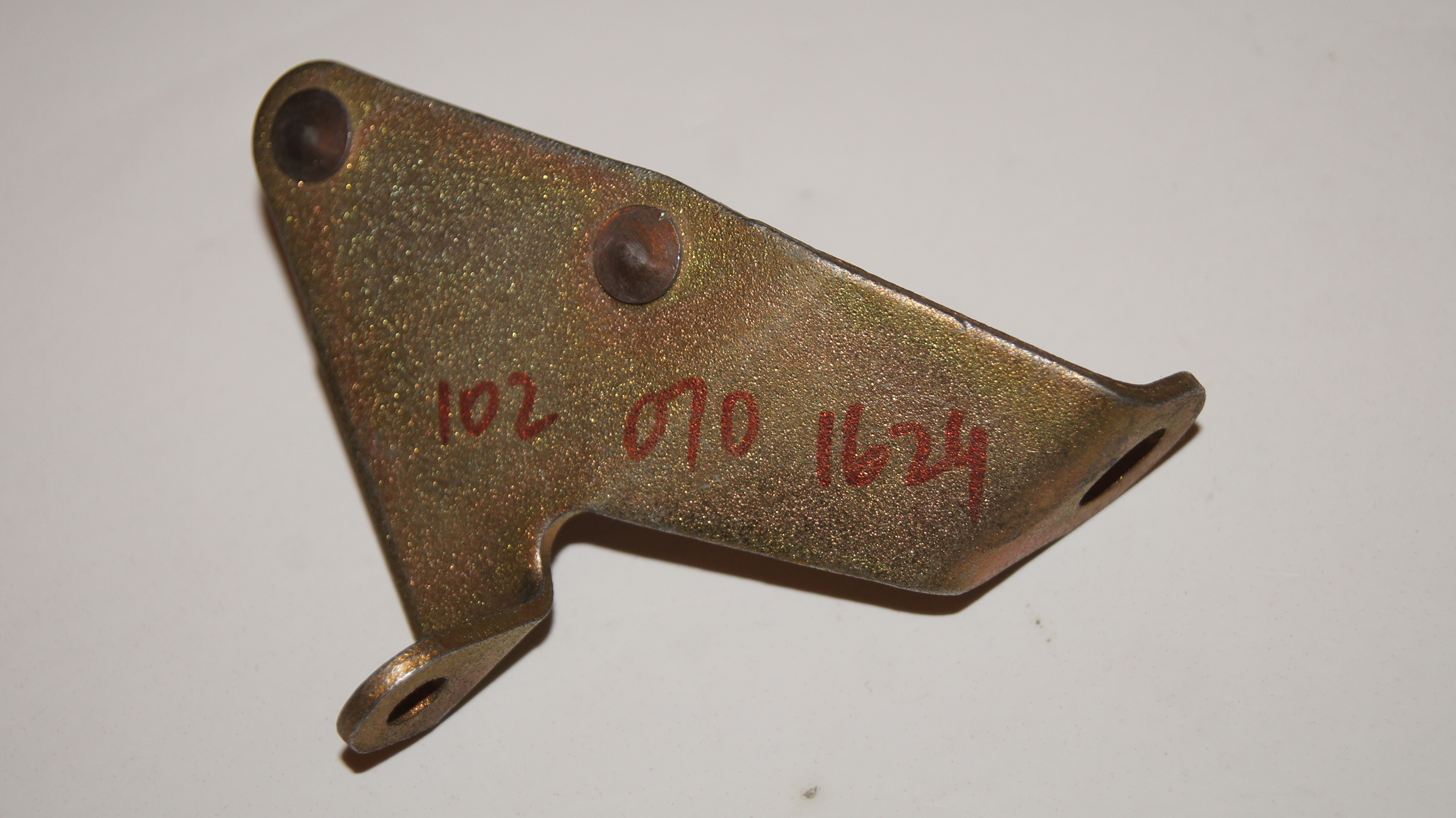 M102,980 slotted gear bearing bracket Genuine Mercedes Part M102,980 slotted gear bearing bracket Genuine Mercedes Part