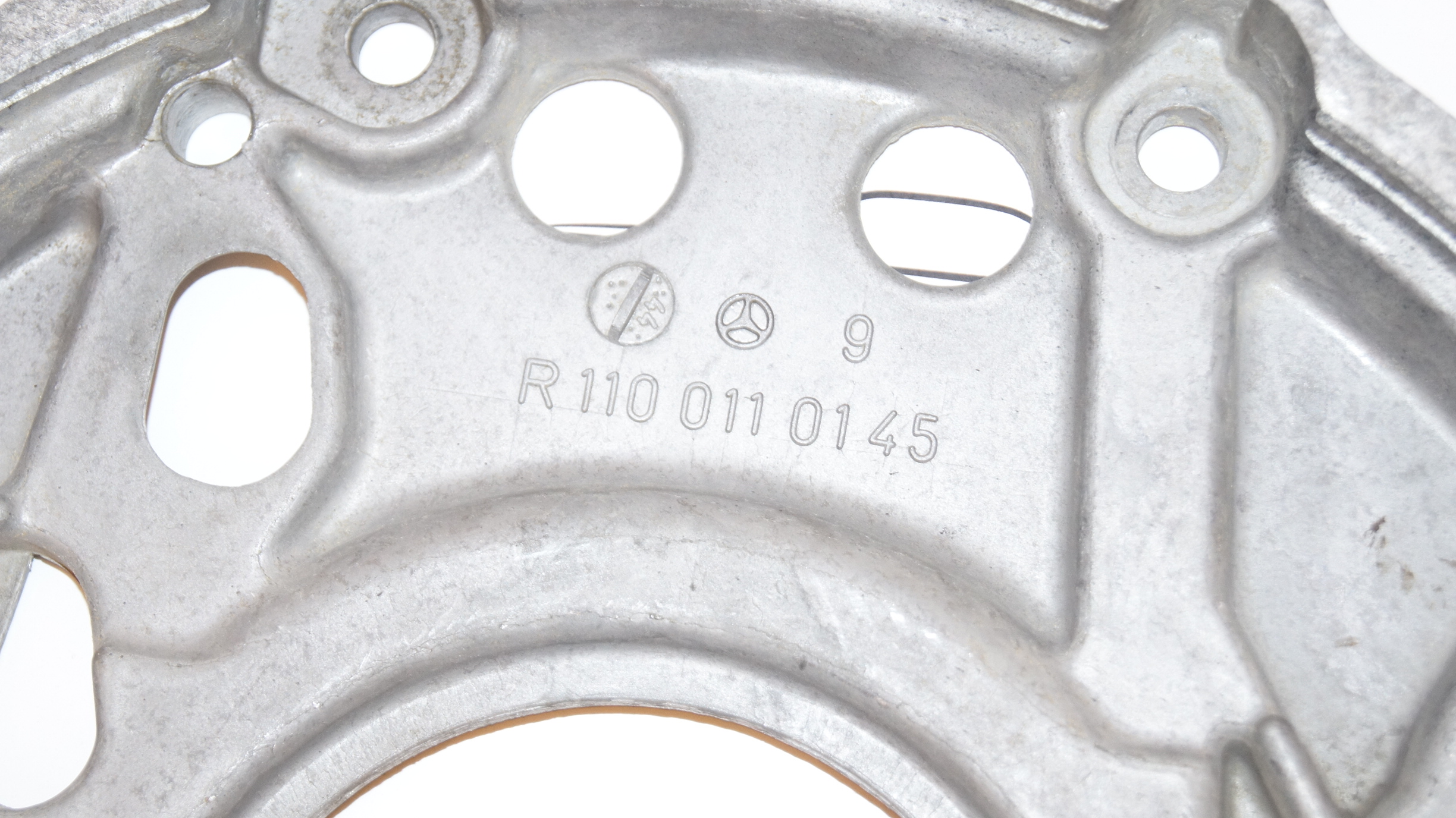 W108 W109 W110 W111 W114 W115 W116 W123 W126 manual transmission flange Genuine Mercedes Part W108 W109 W110 W111 W114 W115 W116 W123 W126 manual transmission flange Genuine Mercedes Part