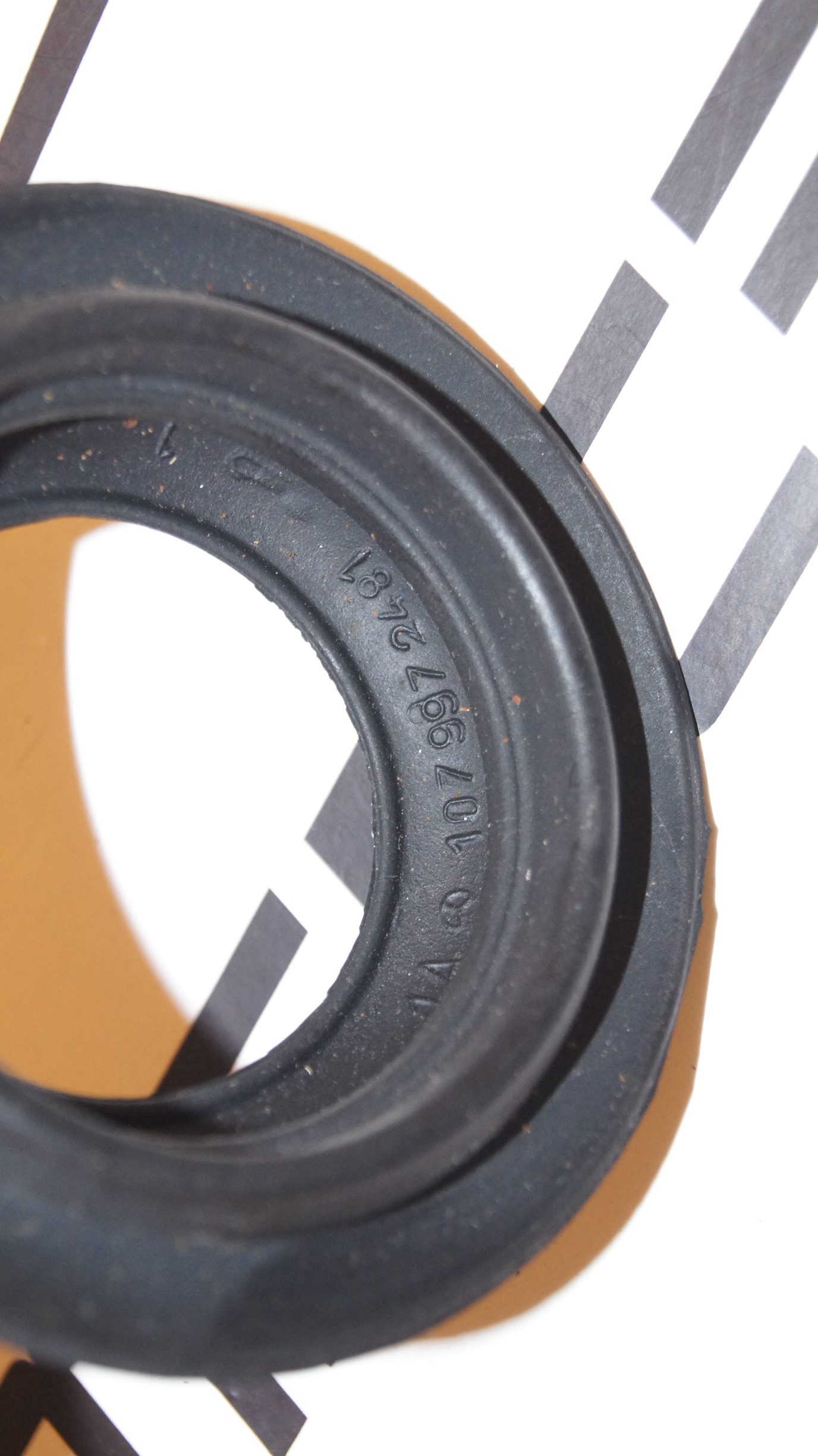 W107 W116 fuel tank grommet Genuine Mercedes Part W107 W116 fuel tank grommet Genuine Mercedes Part