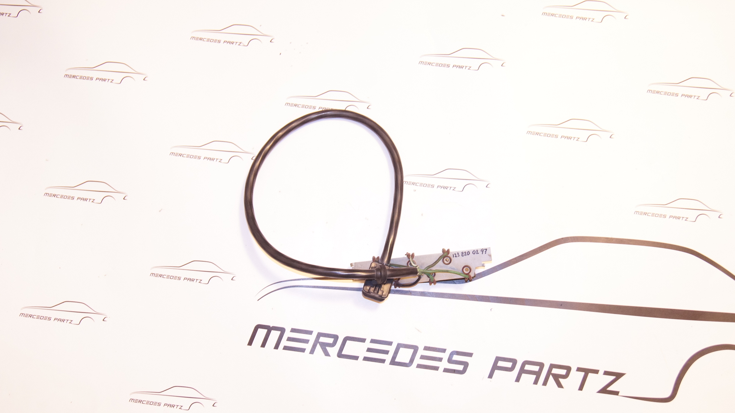 W123 evaporator case resistor Genuine Mercedes Part W123 evaporator case resistor Genuine Mercedes Part