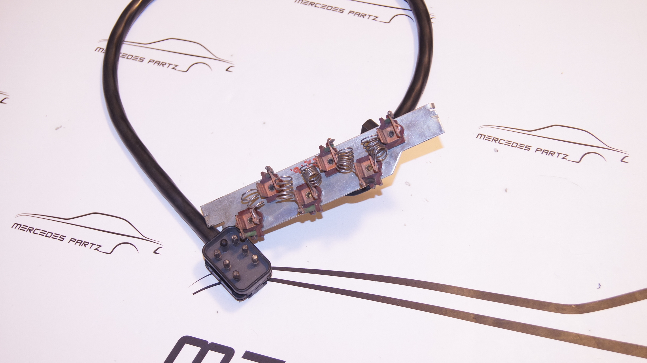 W123 evaporator case resistor Genuine Mercedes Part W123 evaporator case resistor Genuine Mercedes Part