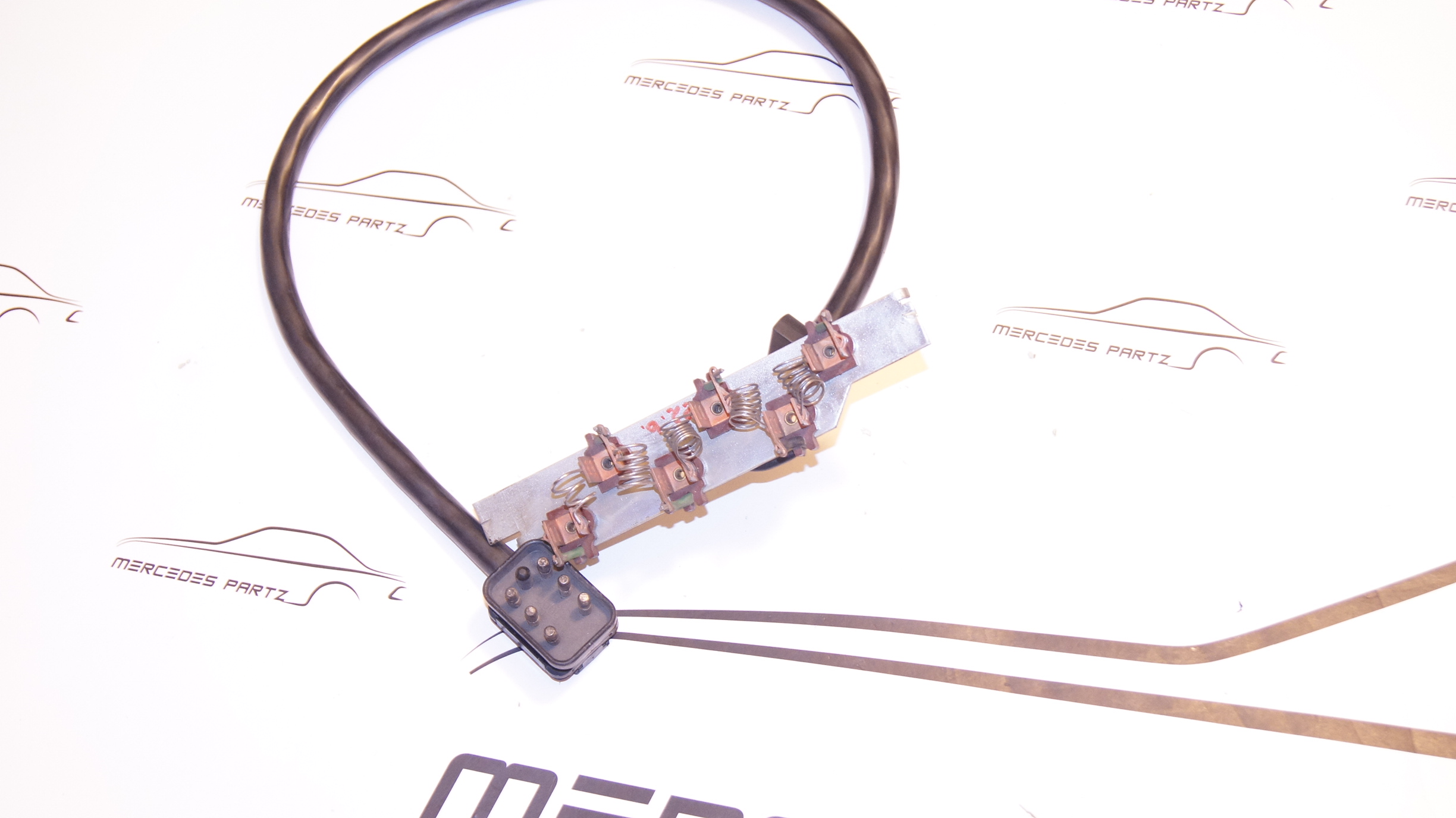 W123 evaporator case resistor Genuine Mercedes Part W123 evaporator case resistor Genuine Mercedes Part