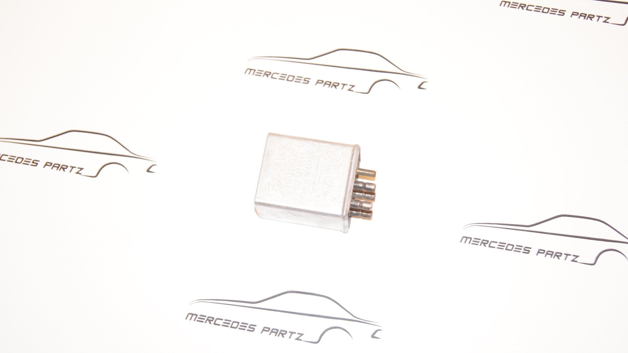 W100 W109 W116 entrance lamp switch control unit relay Genuine Mercedes Part W100 W109 W116 entrance lamp switch control unit relay Genuine Mercedes Part