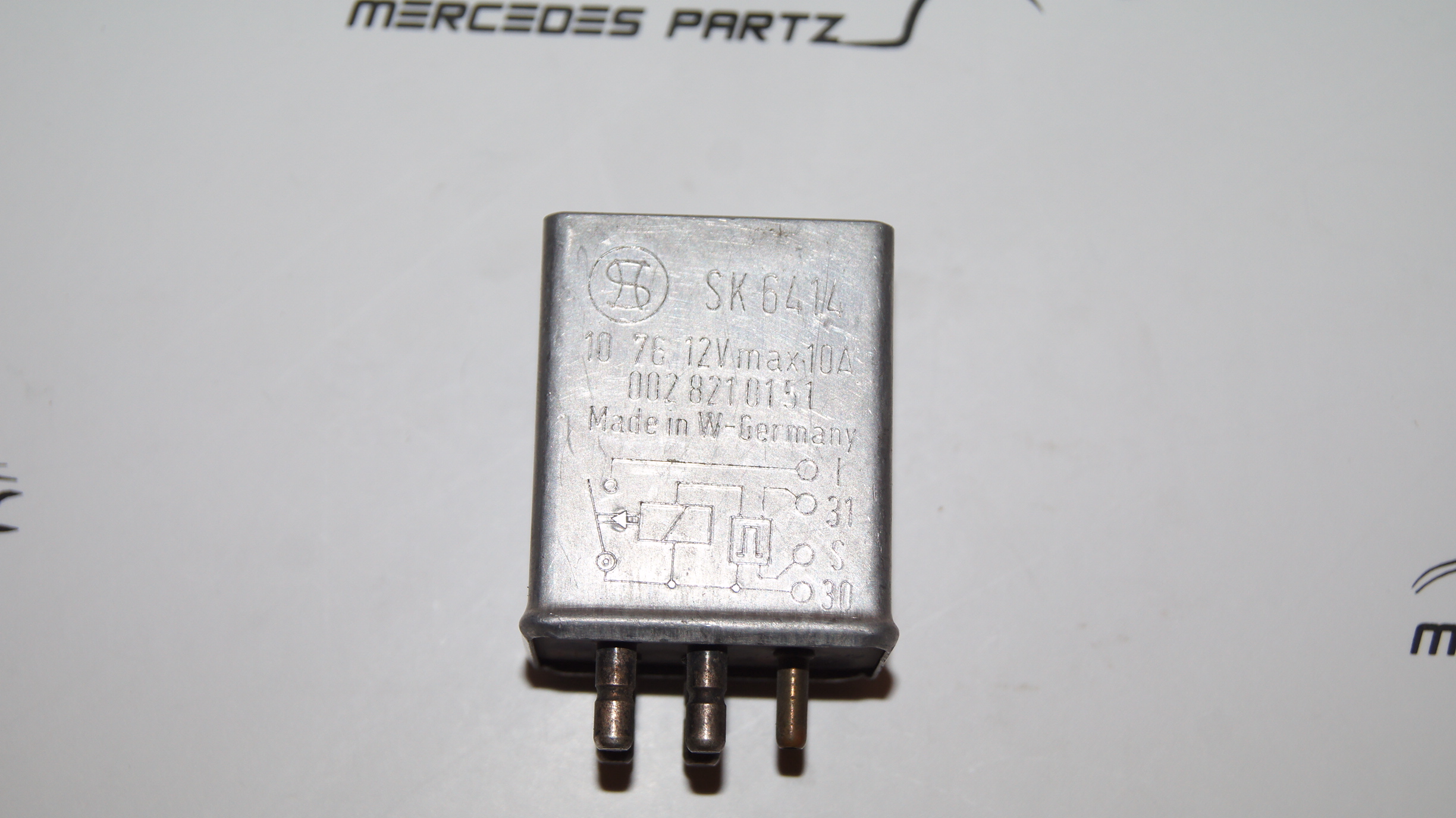 W100 W109 W116 entrance lamp switch control unit relay Genuine Mercedes Part W100 W109 W116 entrance lamp switch control unit relay Genuine Mercedes Part