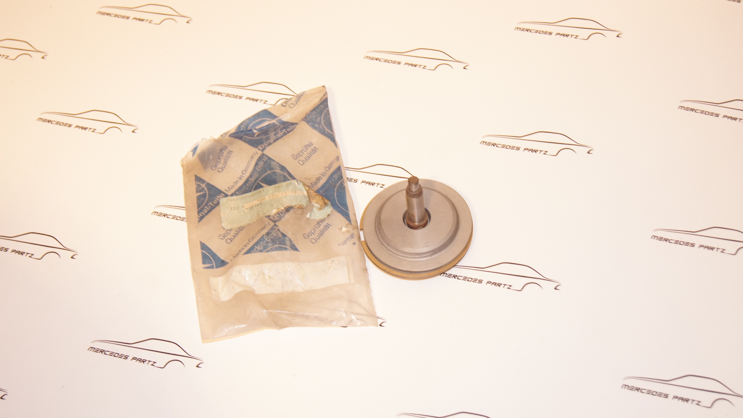 W100 W109 Automatic transmission piston B2 Genuine Mercedes Part W100 W109 Automatic transmission piston B2 Genuine Mercedes Part