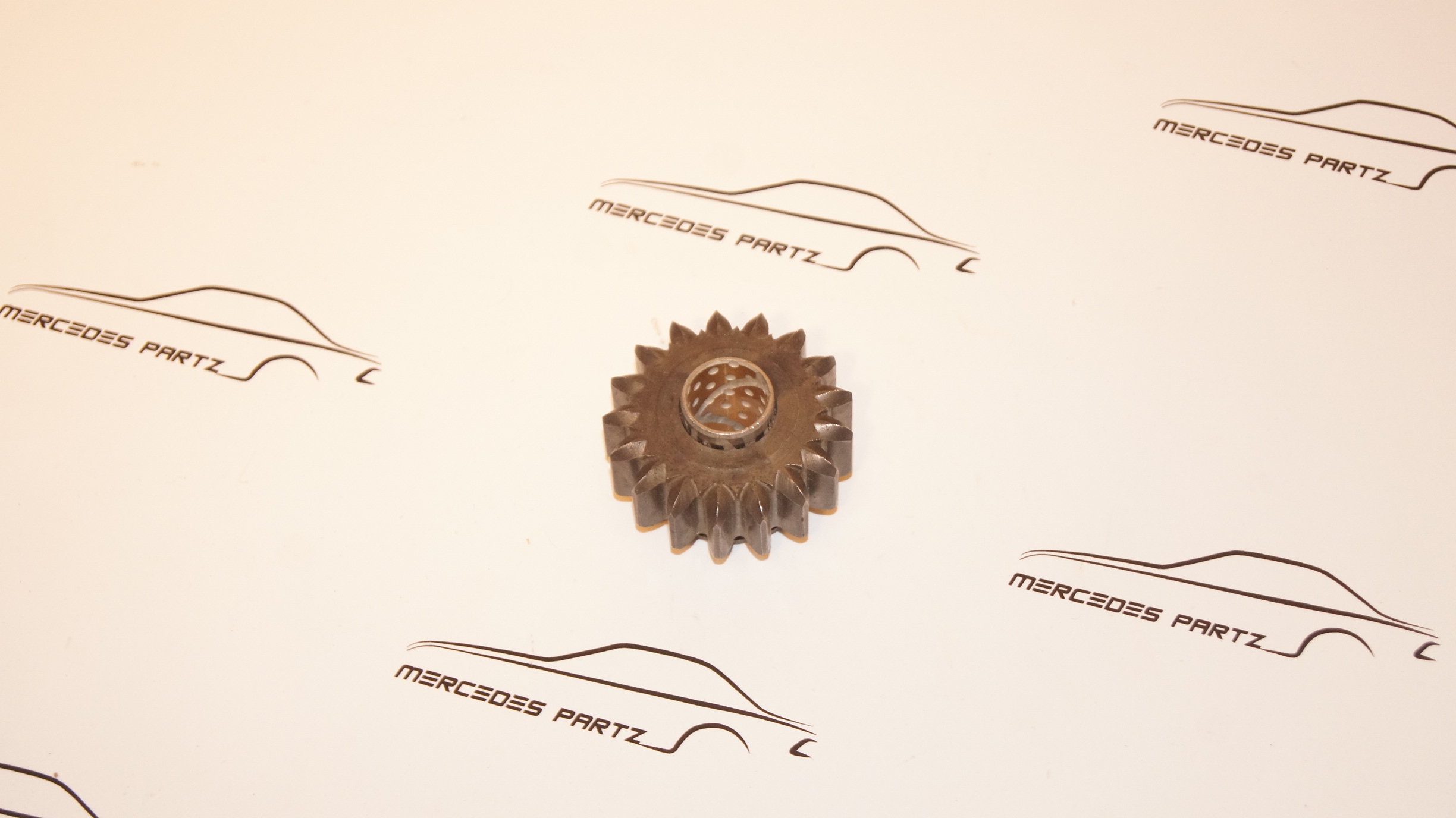 W107 W114 W115 W116 transmission countershaft reverse idler gear Genuine Mercedes Part W107 W114 W115 W116 transmission countershaft reverse idler gear Genuine Mercedes Part