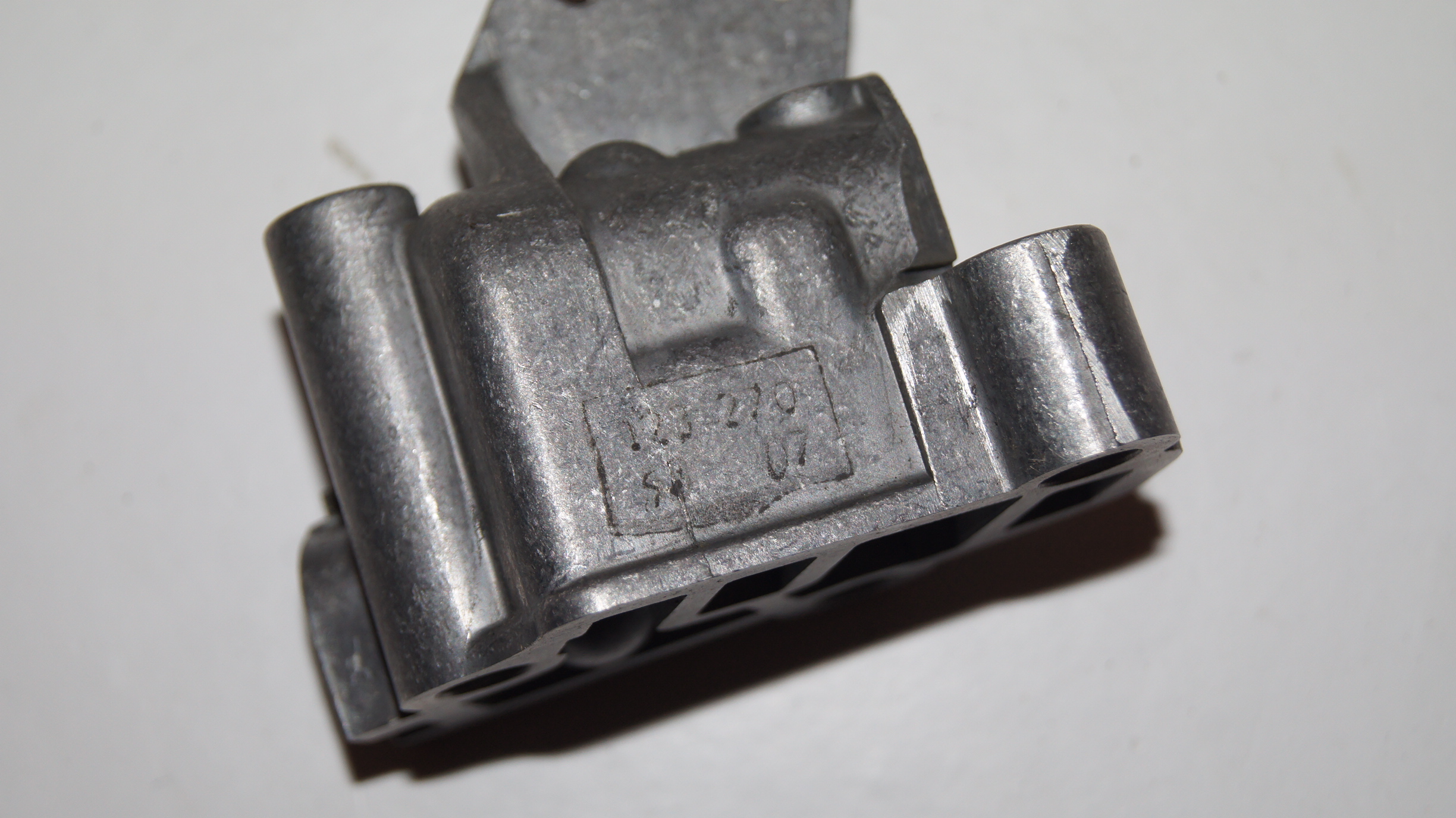 W116 W123 W4B025 valve body assembly modulator valve 720 W116 W123 W4B025 valve body assembly modulator valve 720