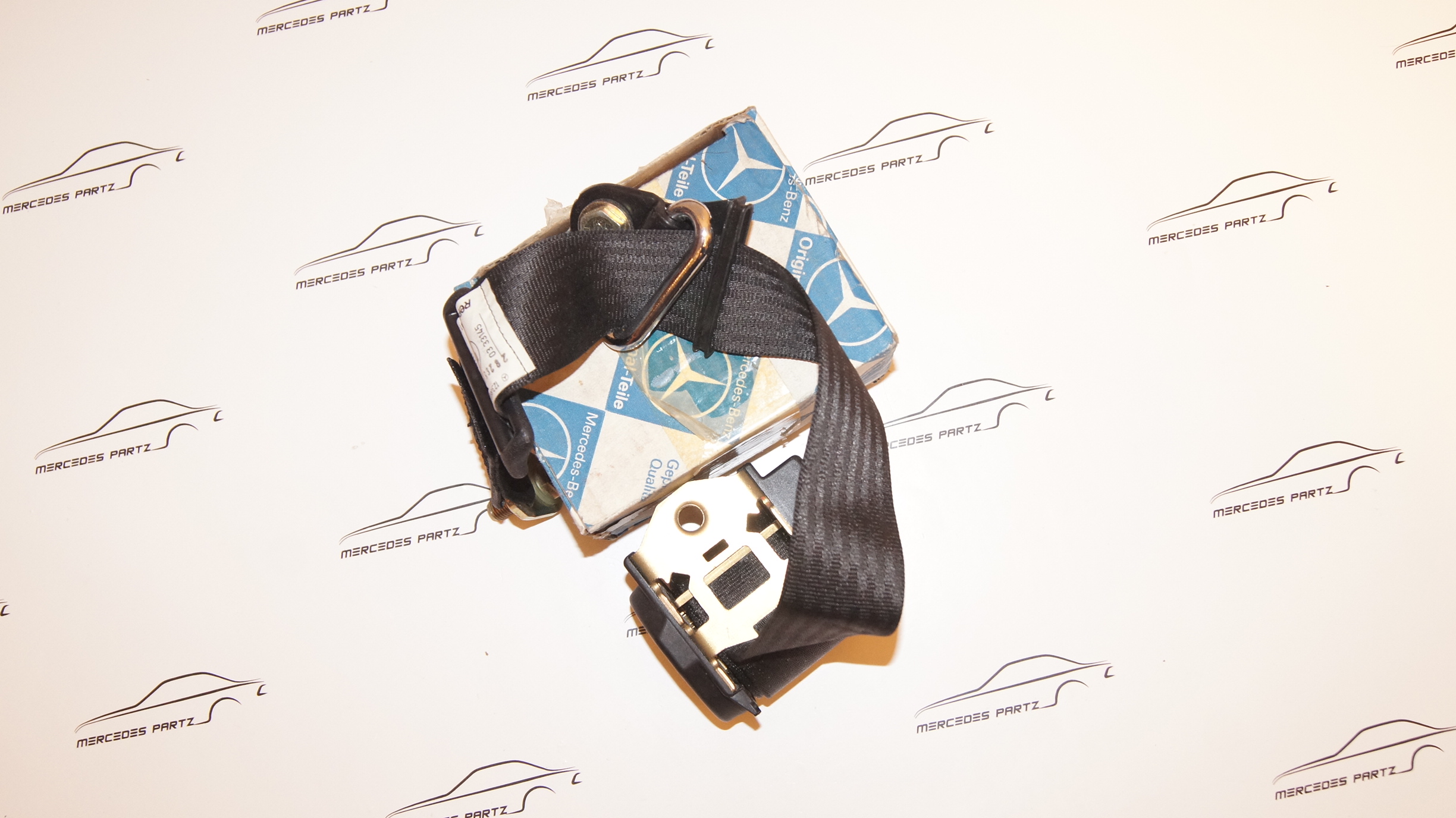W123 front seat right seat belt less lock Genuine Mercedes Part W123 front seat right seat belt less lock Genuine Mercedes Part