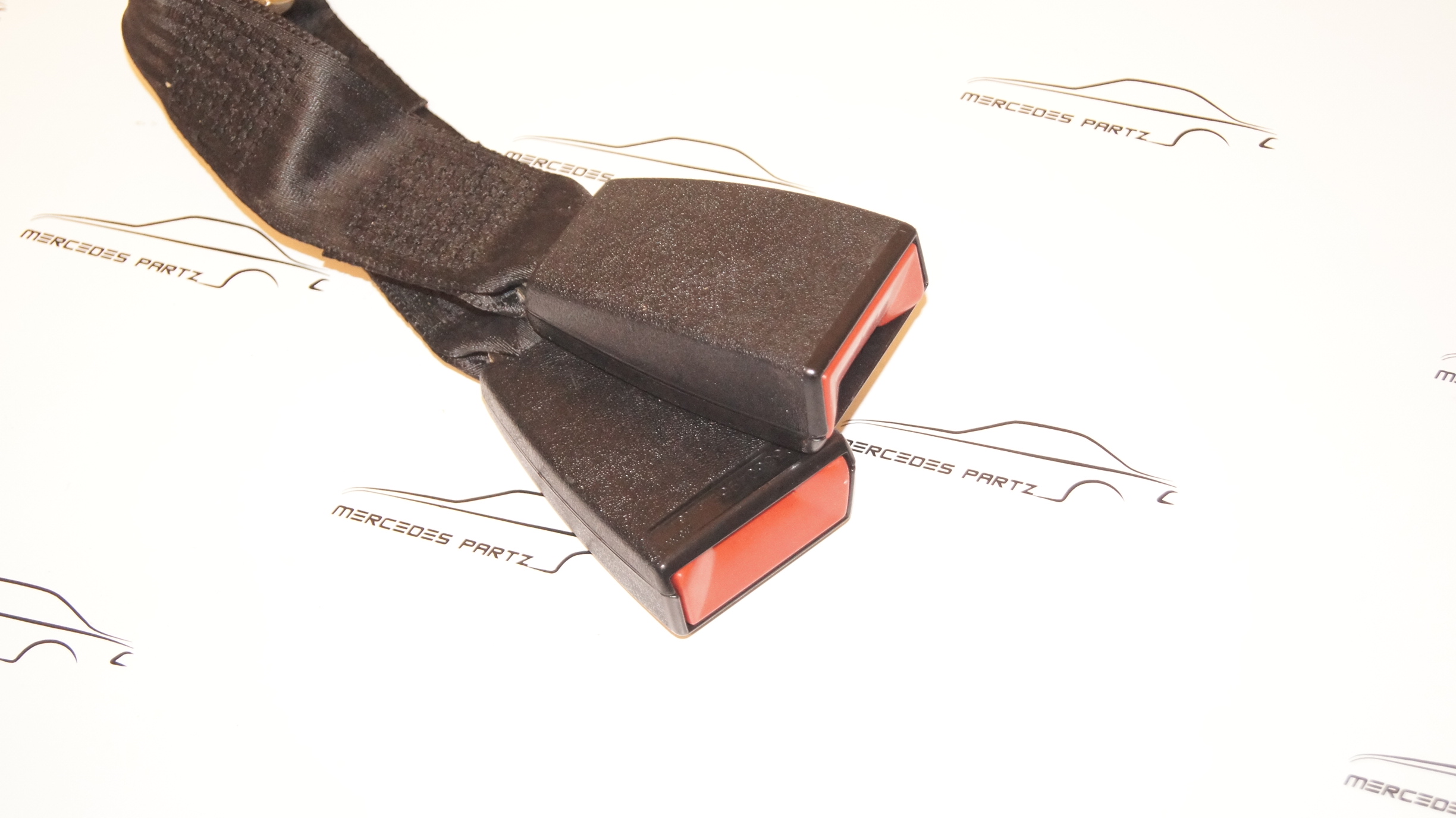 W123 front seat right seat belt less lock Genuine Mercedes Part W123 front seat right seat belt less lock Genuine Mercedes Part