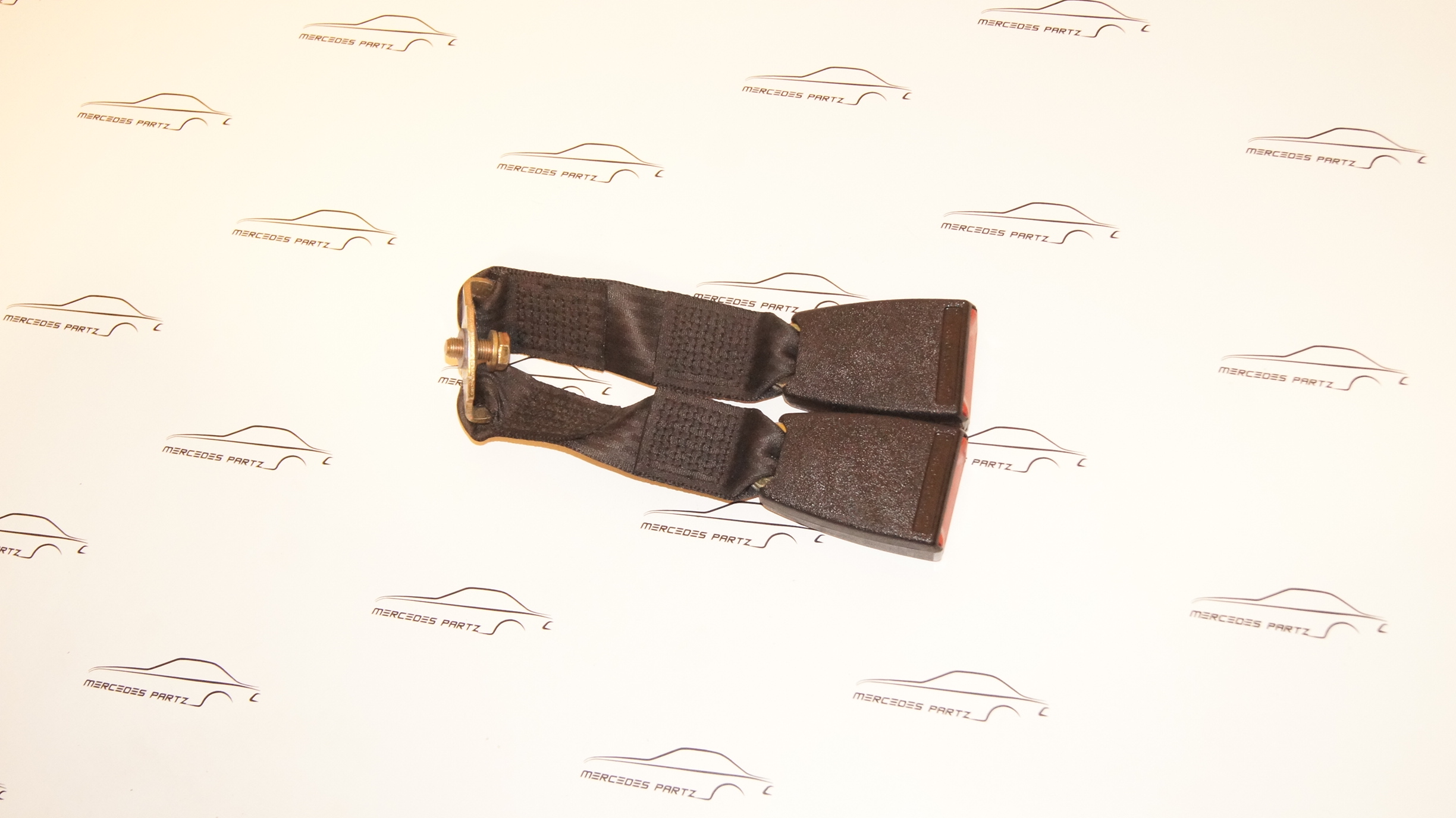 W123 front seat right seat belt less lock Genuine Mercedes Part W123 front seat right seat belt less lock Genuine Mercedes Part