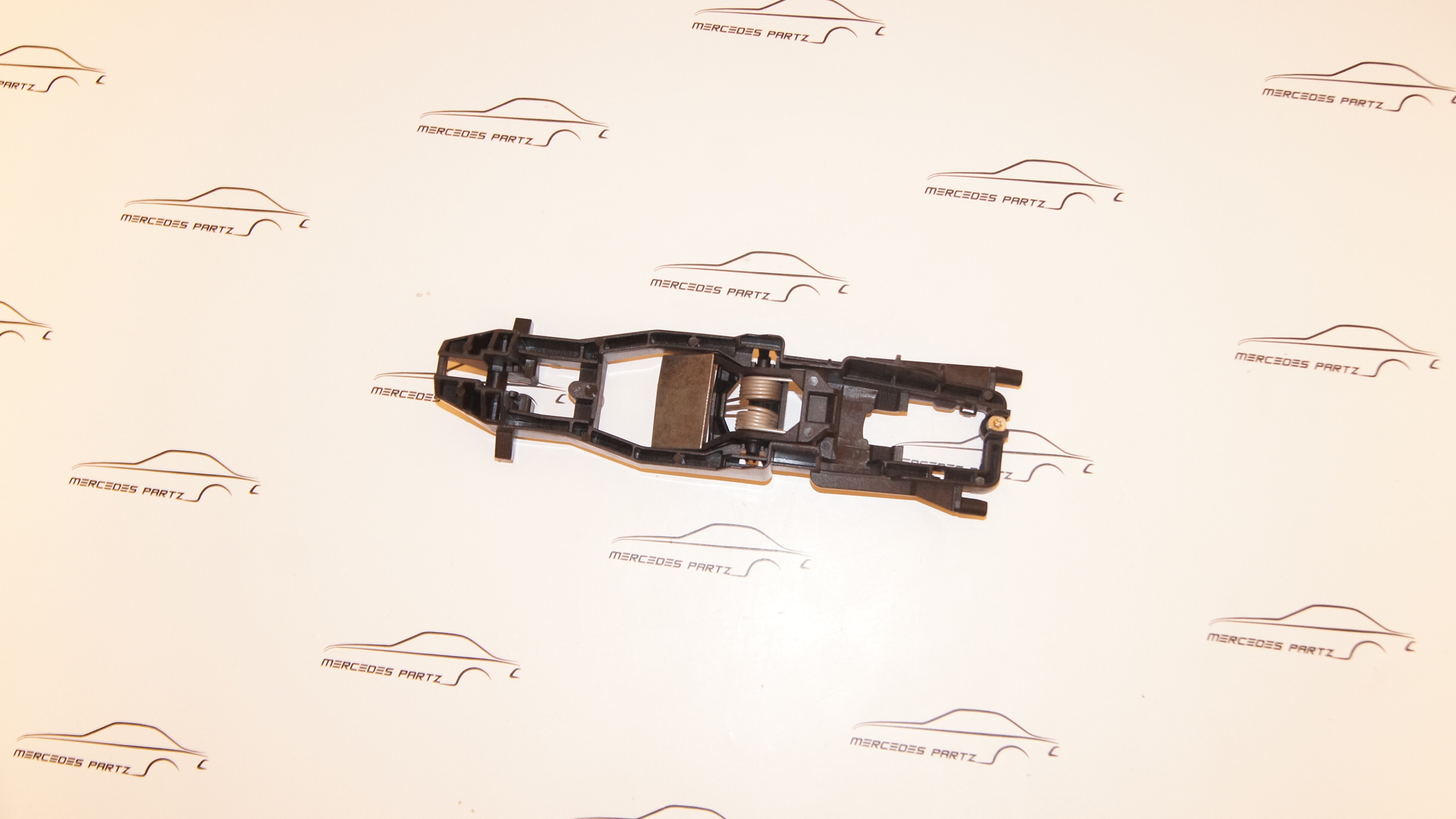 W203 W211 Exterior Door Handle Mount right Genuine Mercedes Part W203 W211 Exterior Door Handle Mount right Genuine Mercedes Part