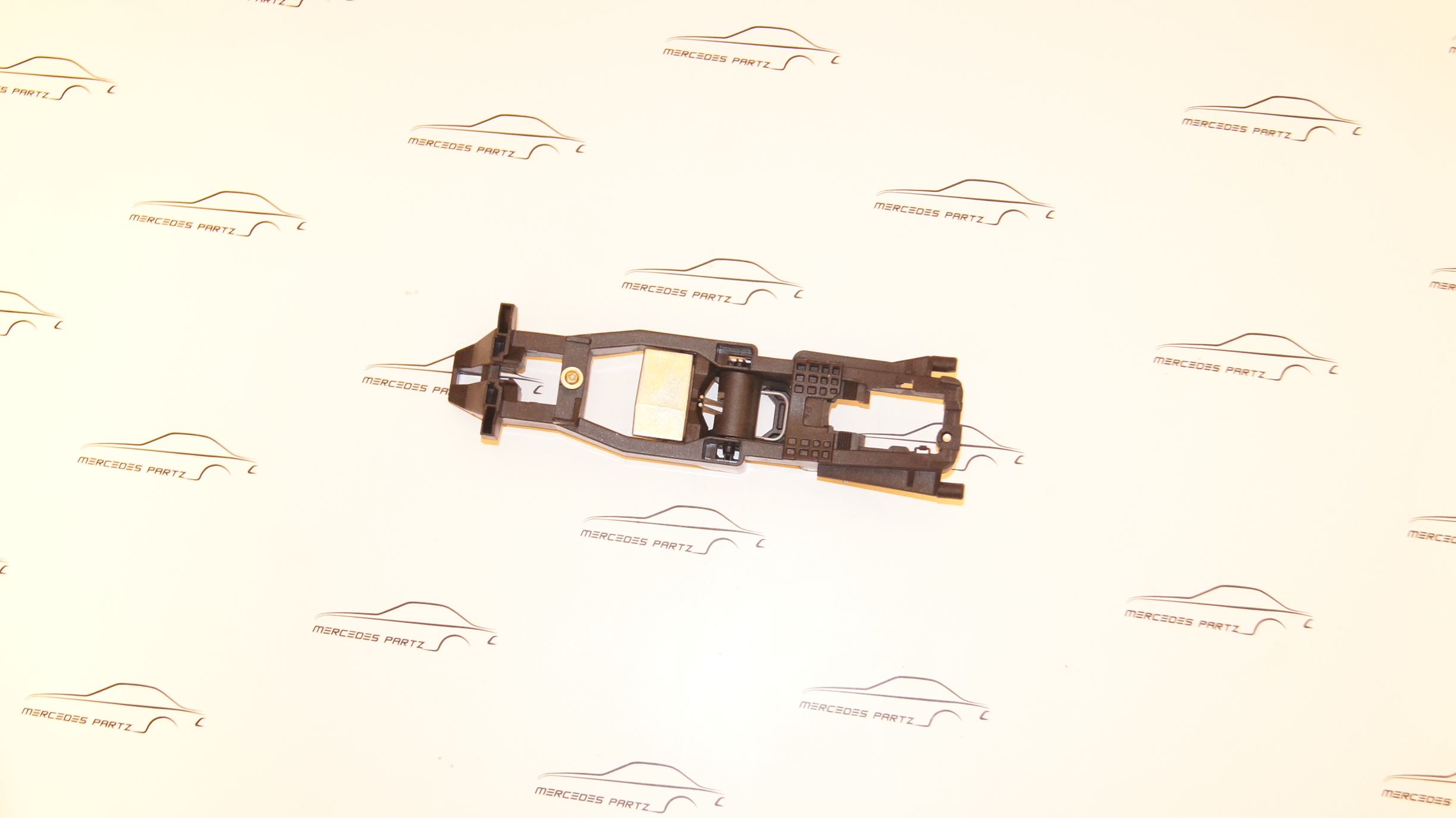 W203 W211 Exterior Door Handle Mount right Genuine Mercedes Part W203 W211 Exterior Door Handle Mount right Genuine Mercedes Part