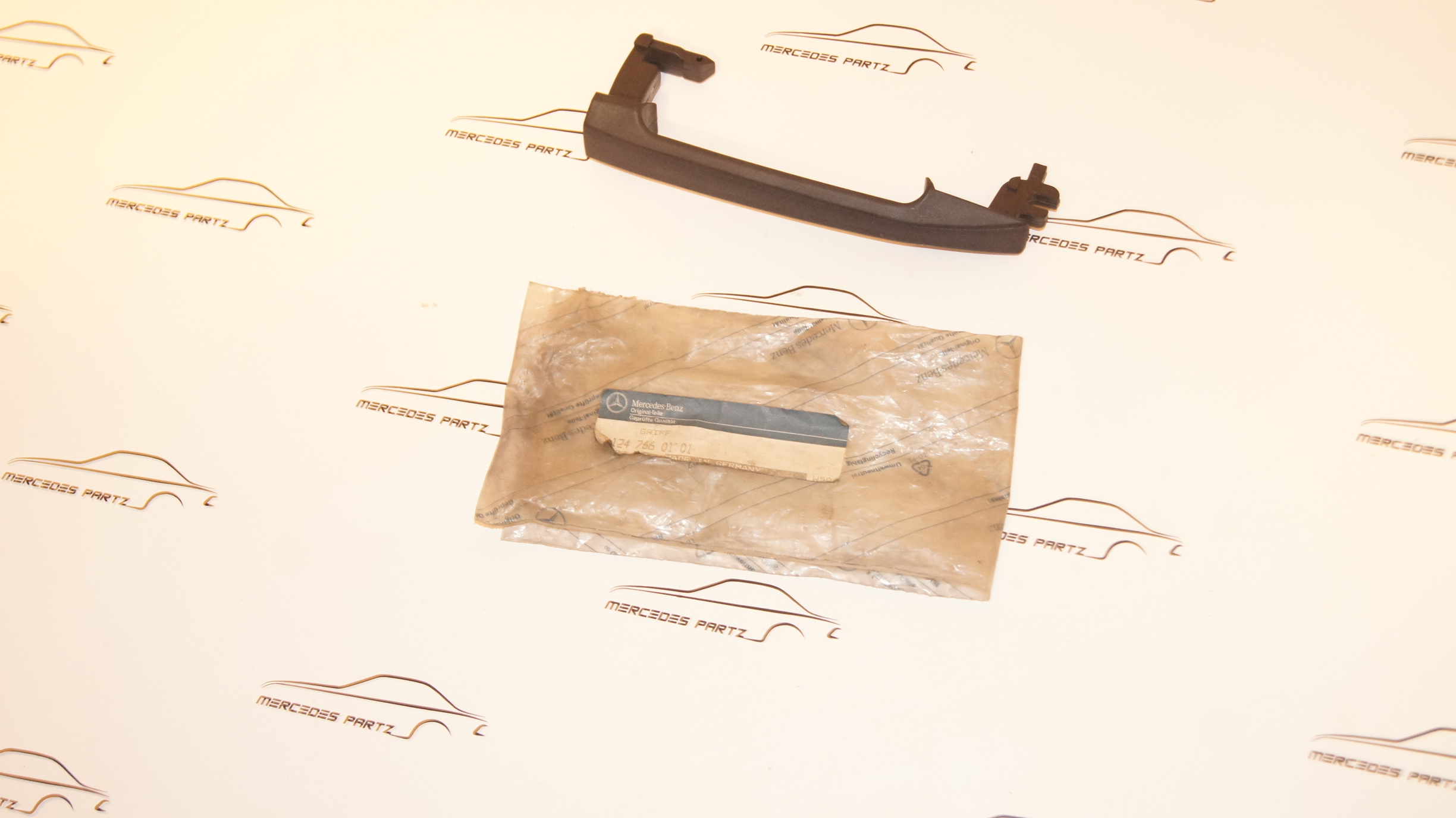 W124 front doors handle Genuine Mercedes Part W124 front doors handle Genuine Mercedes Part