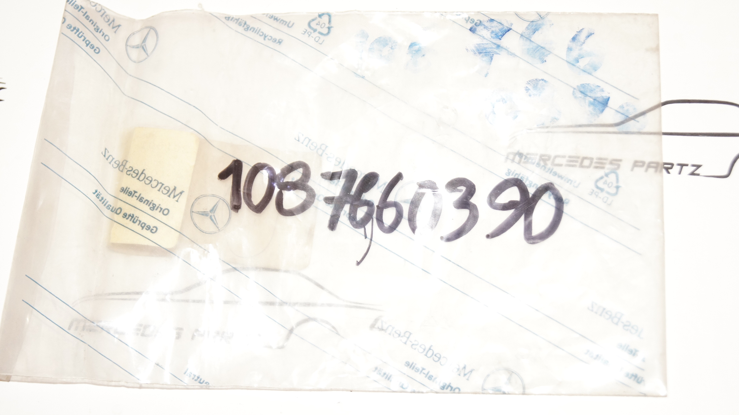 W100 W108 W109 W110 W111 W113 W114 W115 W116 W123 left door handle insert Genuine Mercedes Part W100 W108 W109 W110 W111 W113 W114 W115 W116 W123 left door handle insert Genuine Mercedes Part