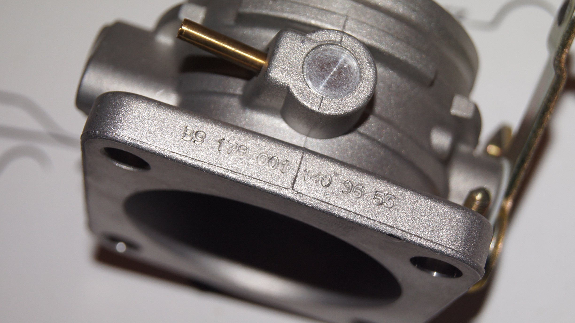 A0011409653 NOS(New Old Stock) M102.980 throttle body Genuine Mercedes Part A0011409653 NOS(New Old Stock) M102.980 throttle body Genuine Mercedes Part