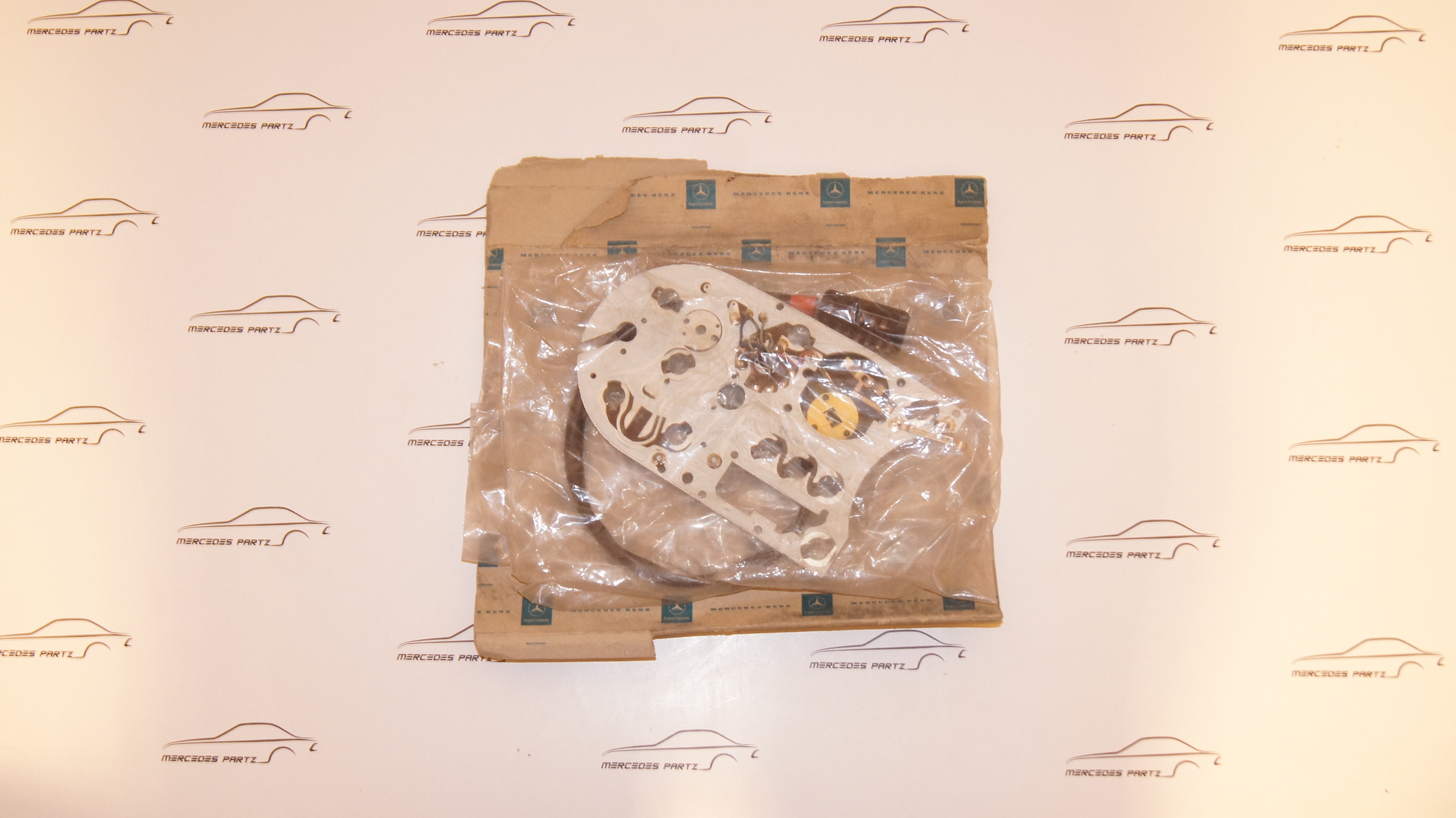 A0005420378 W108 250S 250SE 300SEb connection plate NEW NOS Genuine Mercedes Part A0005420378 W108 250S 250SE 300SEb connection plate NEW NOS Genuine Mercedes Part