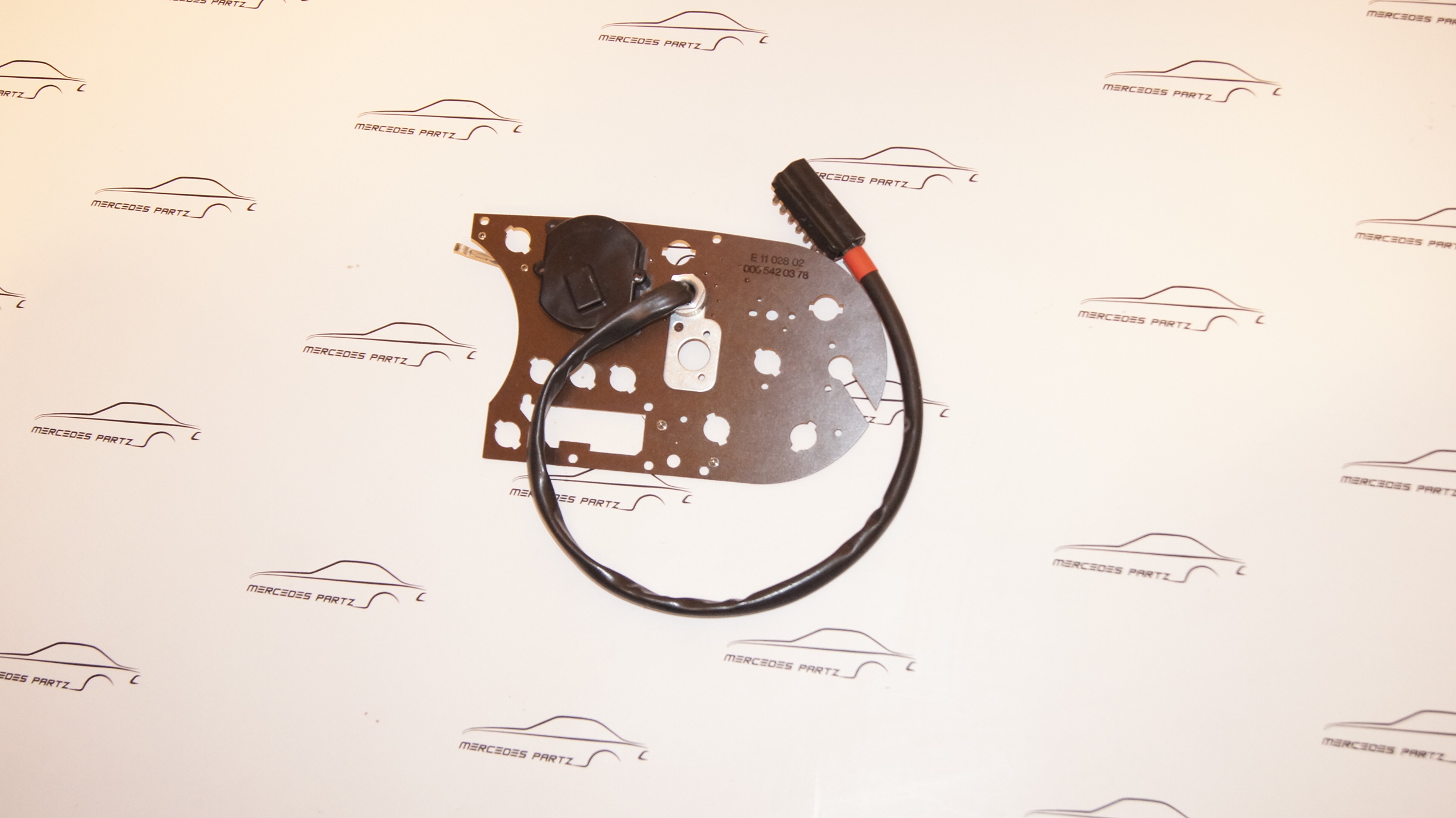 A0005420378 W108 250S 250SE 300SEb connection plate NEW NOS Genuine Mercedes Part A0005420378 W108 250S 250SE 300SEb connection plate NEW NOS Genuine Mercedes Part