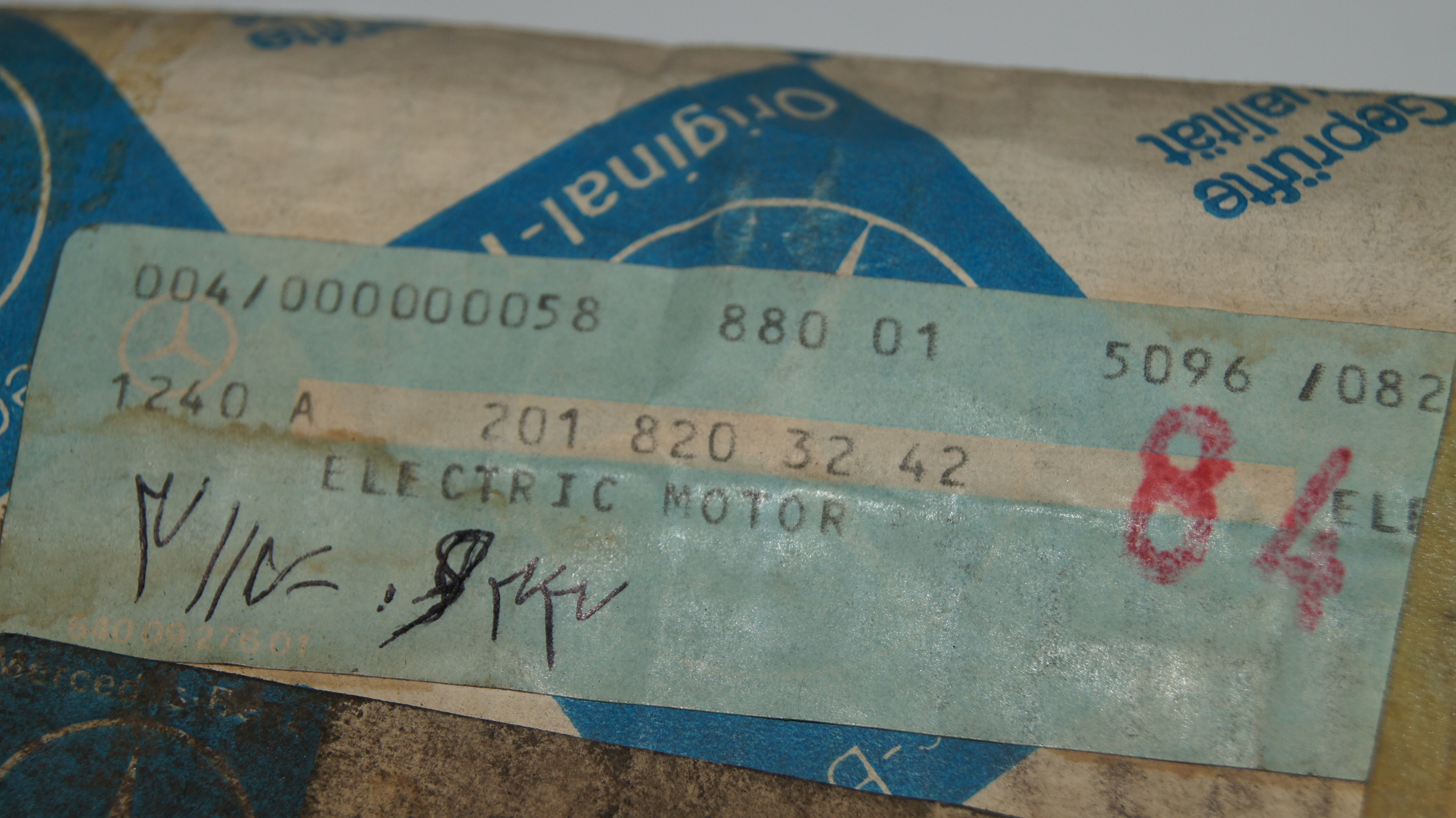 W201 electric seat backrest adjuster motor Genuine Mercedes Part W201 electric seat backrest adjuster motor Genuine Mercedes Part