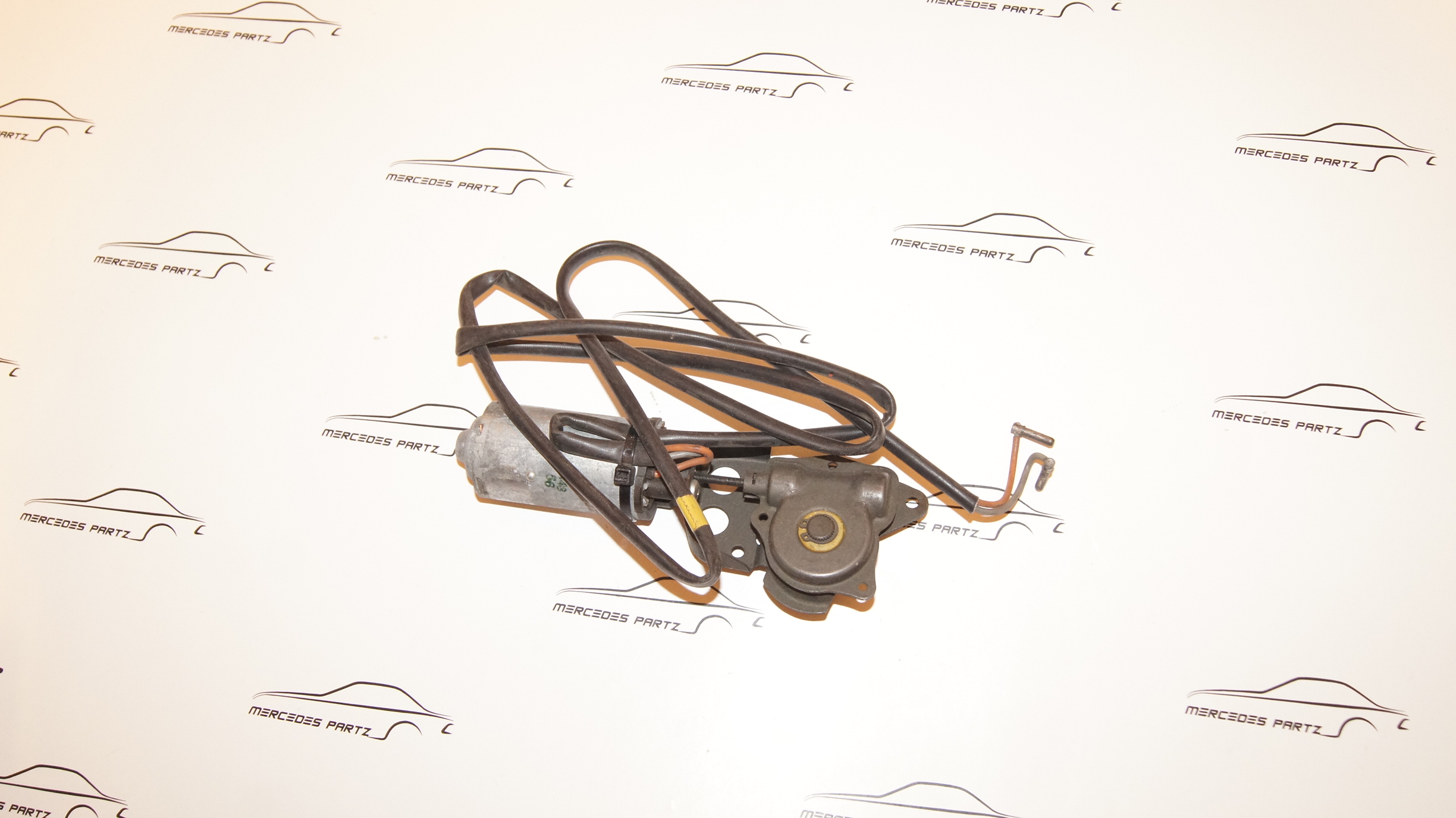 W201 electric seat backrest adjuster motor Genuine Mercedes Part W201 electric seat backrest adjuster motor Genuine Mercedes Part