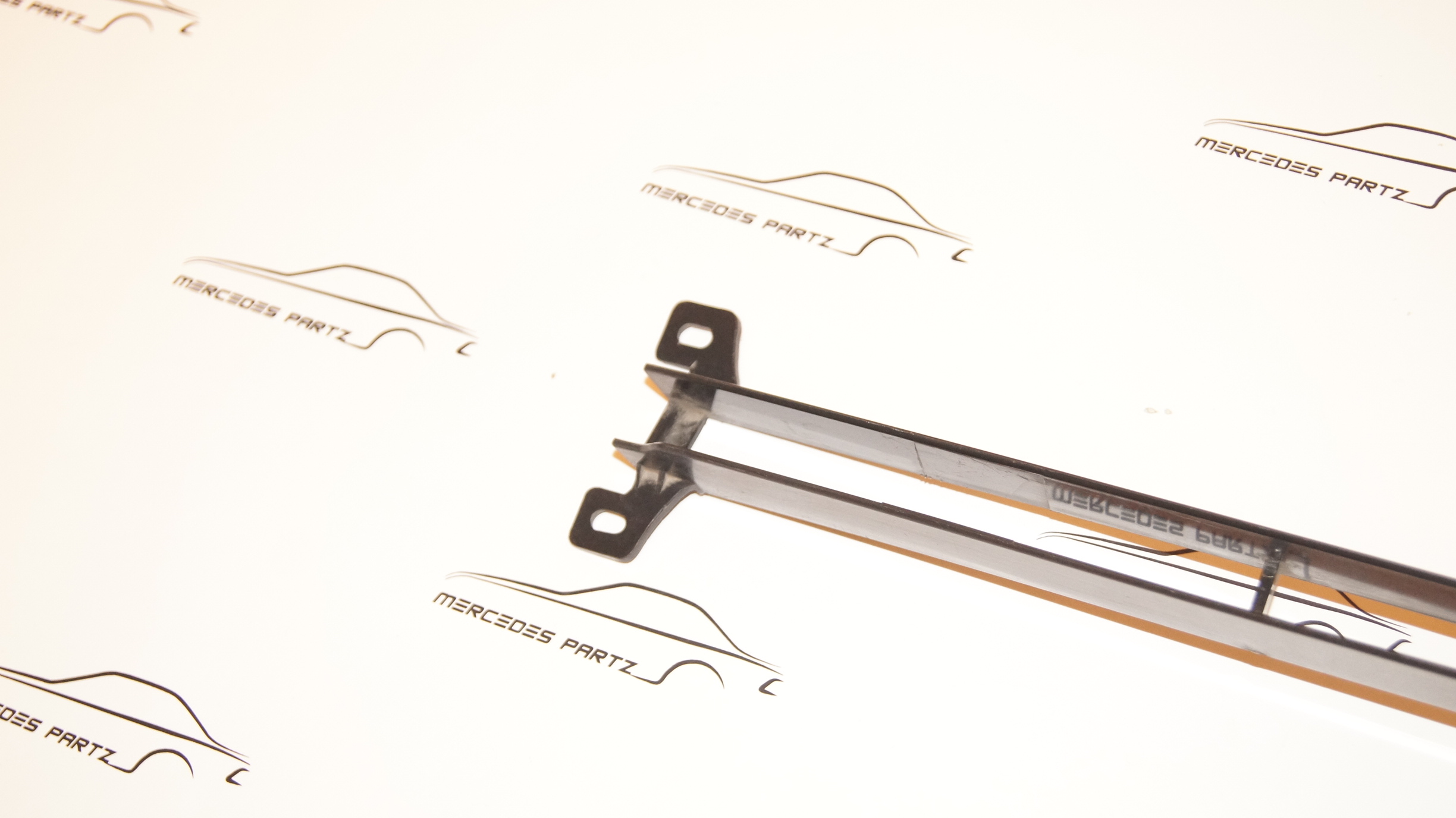 W123 grille under front bumper , right Genuine Mercedes Part W123 grille under front bumper , right Genuine Mercedes Part