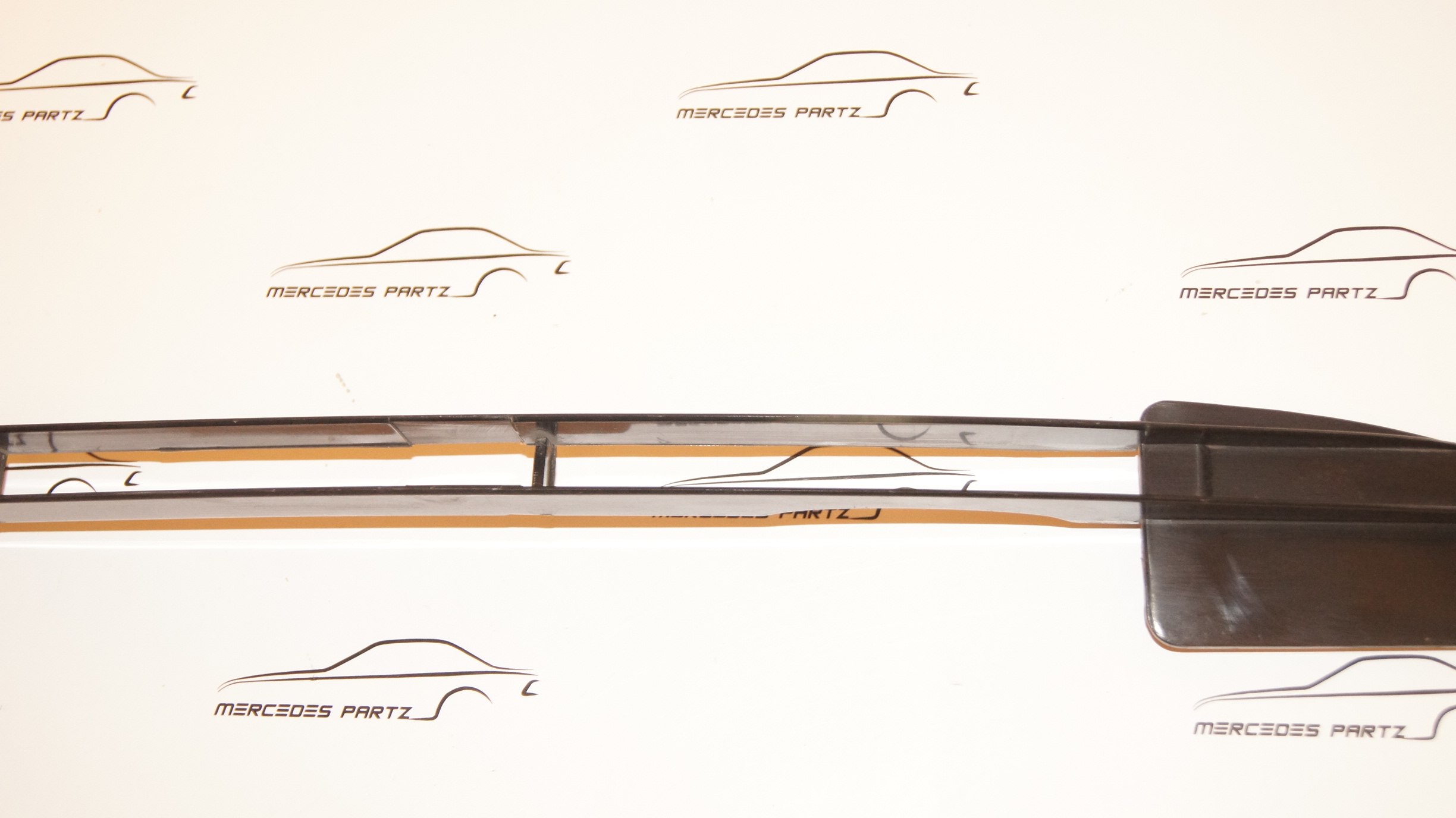 W123 grille under front bumper , right Genuine Mercedes Part W123 grille under front bumper , right Genuine Mercedes Part