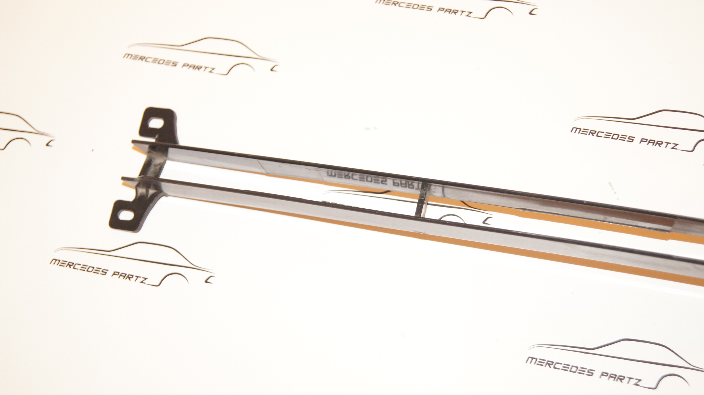 W123 grille under front bumper , right Genuine Mercedes Part W123 grille under front bumper , right Genuine Mercedes Part