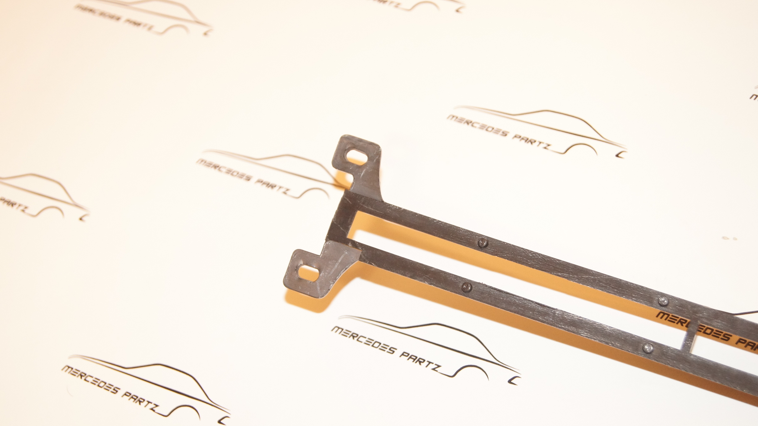 W123 grille under front bumper , right Genuine Mercedes Part W123 grille under front bumper , right Genuine Mercedes Part