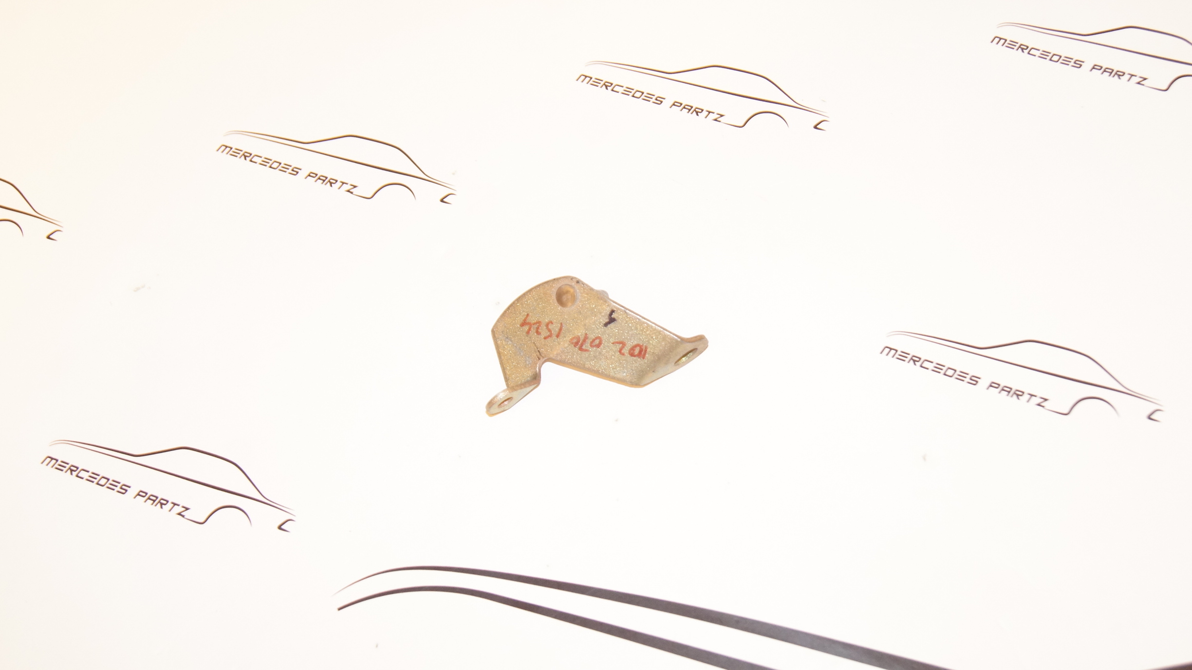 M102.980 bearing bracket Genuine Mercedes Part M102.980 bearing bracket Genuine Mercedes Part