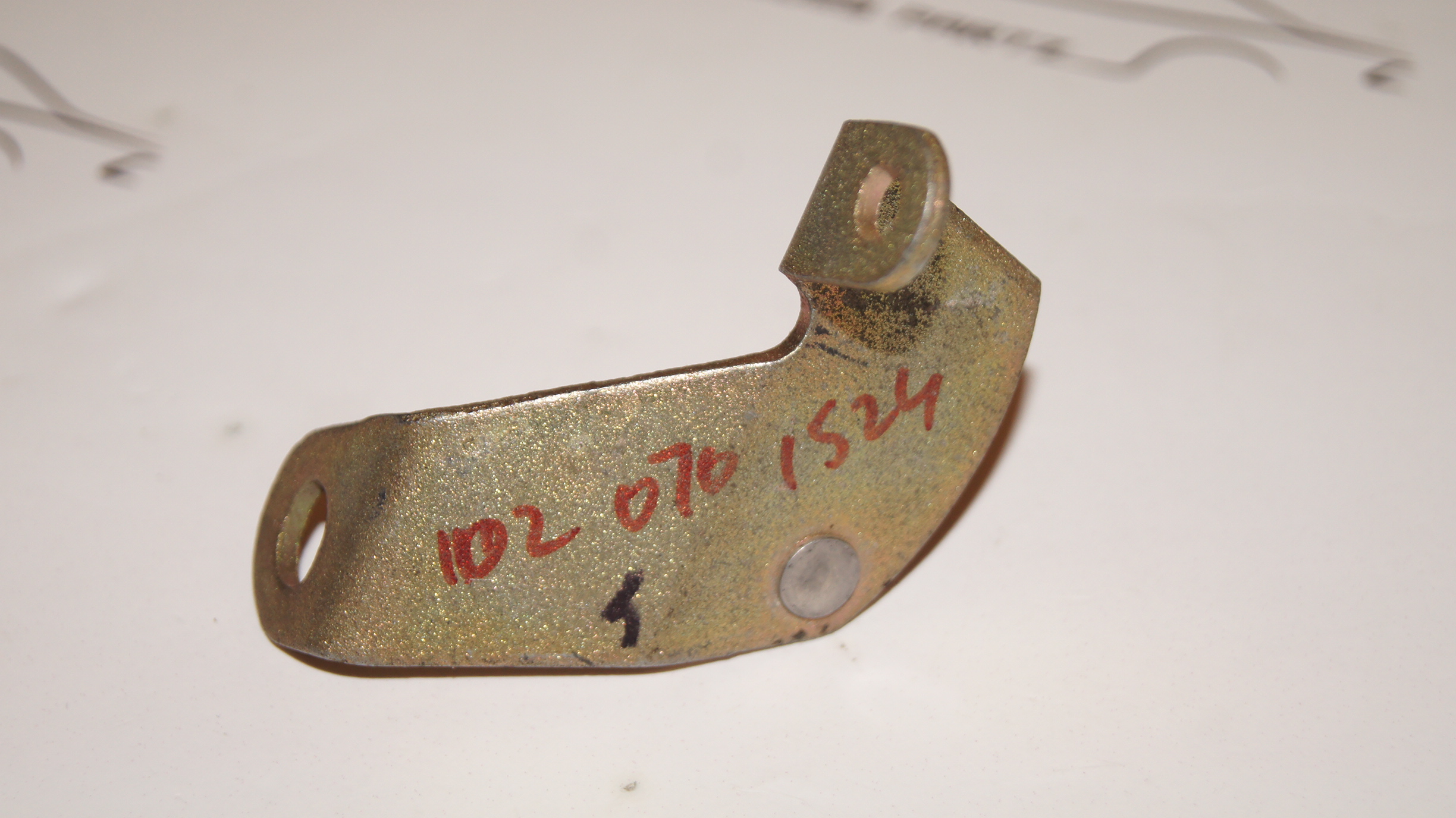 M102.980 bearing bracket Genuine Mercedes Part M102.980 bearing bracket Genuine Mercedes Part