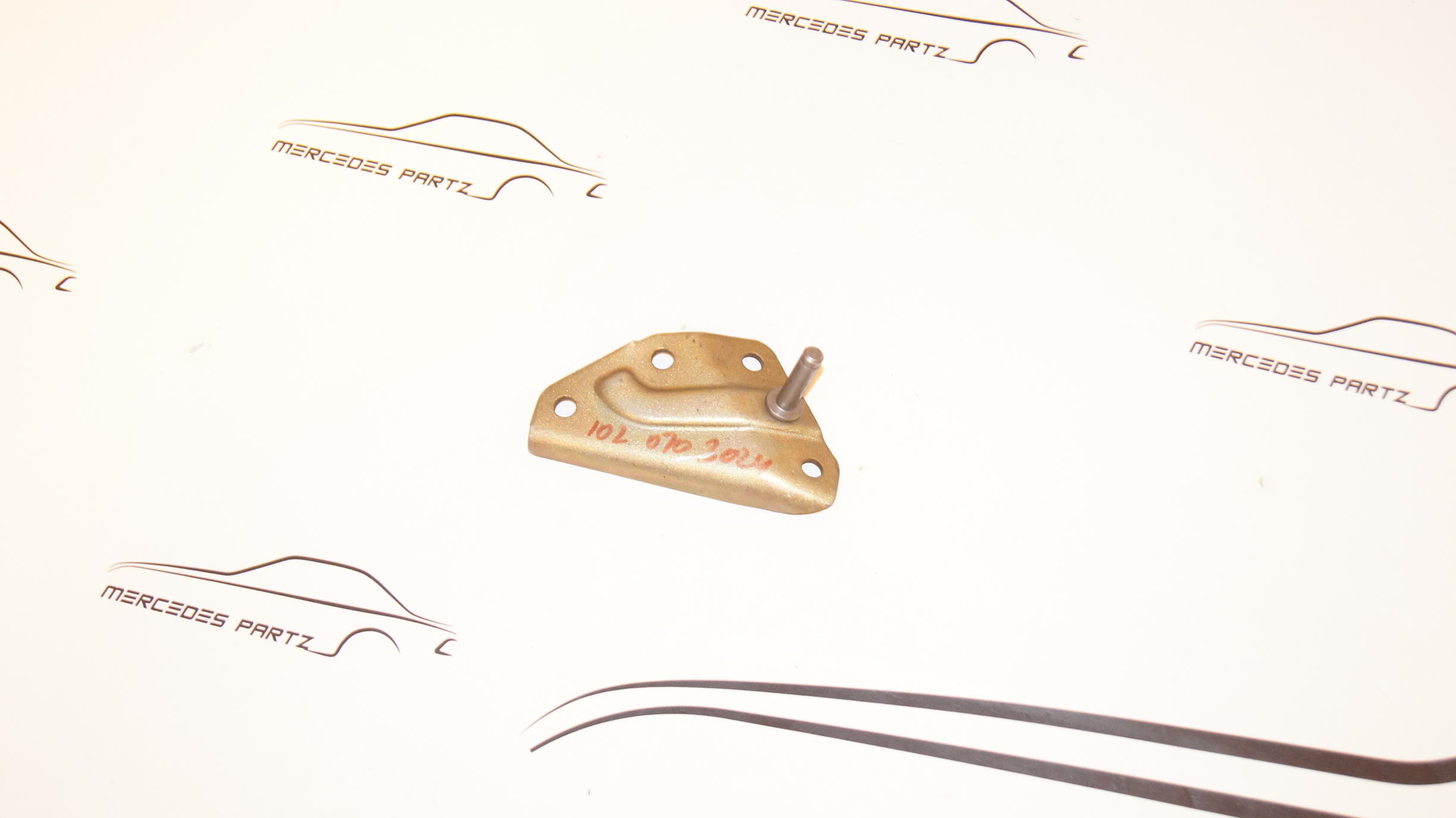 M102 bearing bracket Genuine Mercedes Part M102 bearing bracket Genuine Mercedes Part