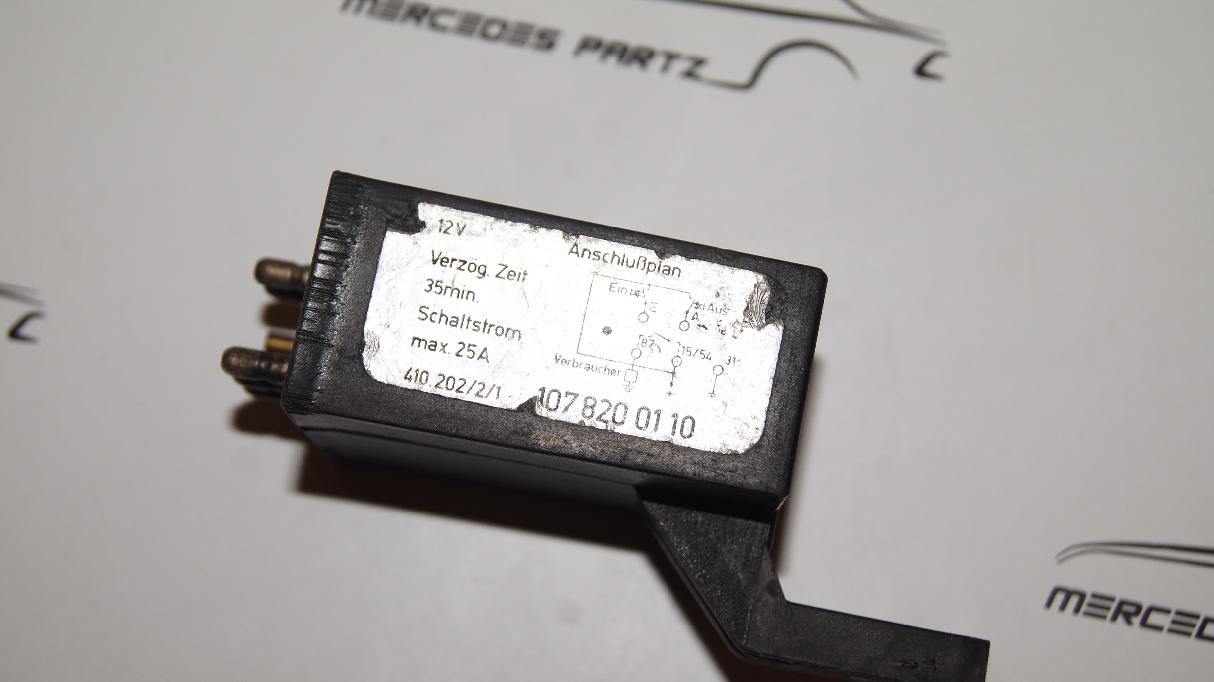 W100 W107 W108 W109 W114 W116 switch relay (USED) Genuine Mercedes Part W100 W107 W108 W109 W114 W116 switch relay (USED) Genuine Mercedes Part