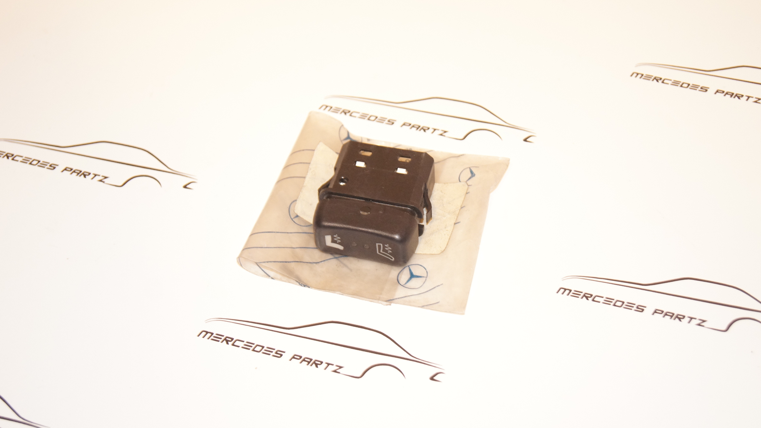 Seat Heater Switch Mercedes-Benz ATEGO rocker switch NEW Genuine Mercedes Part Seat Heater Switch Mercedes-Benz ATEGO rocker switch NEW Genuine Mercedes Part
