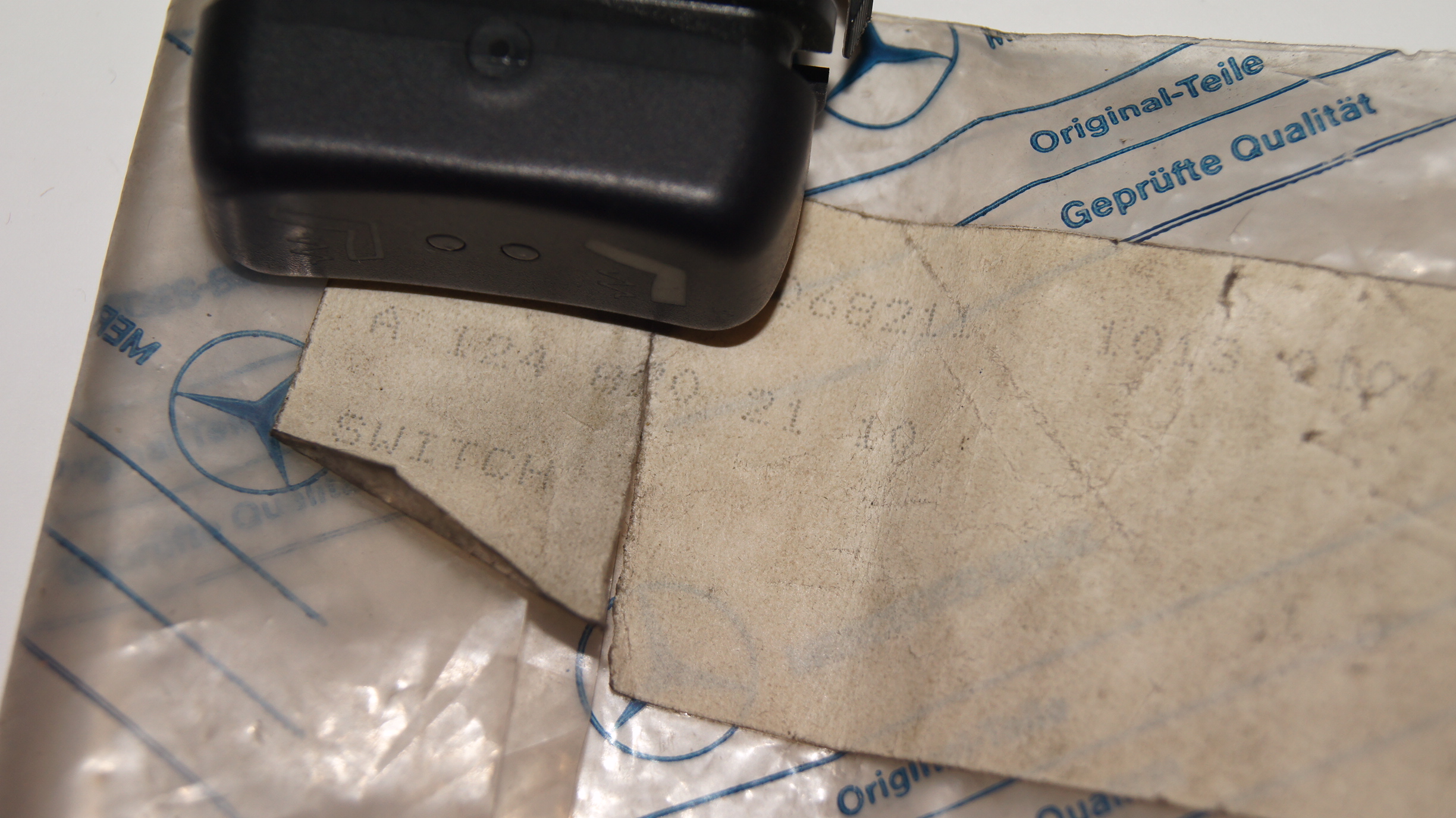 Seat Heater Switch Mercedes-Benz ATEGO rocker switch NEW Genuine Mercedes Part Seat Heater Switch Mercedes-Benz ATEGO rocker switch NEW Genuine Mercedes Part