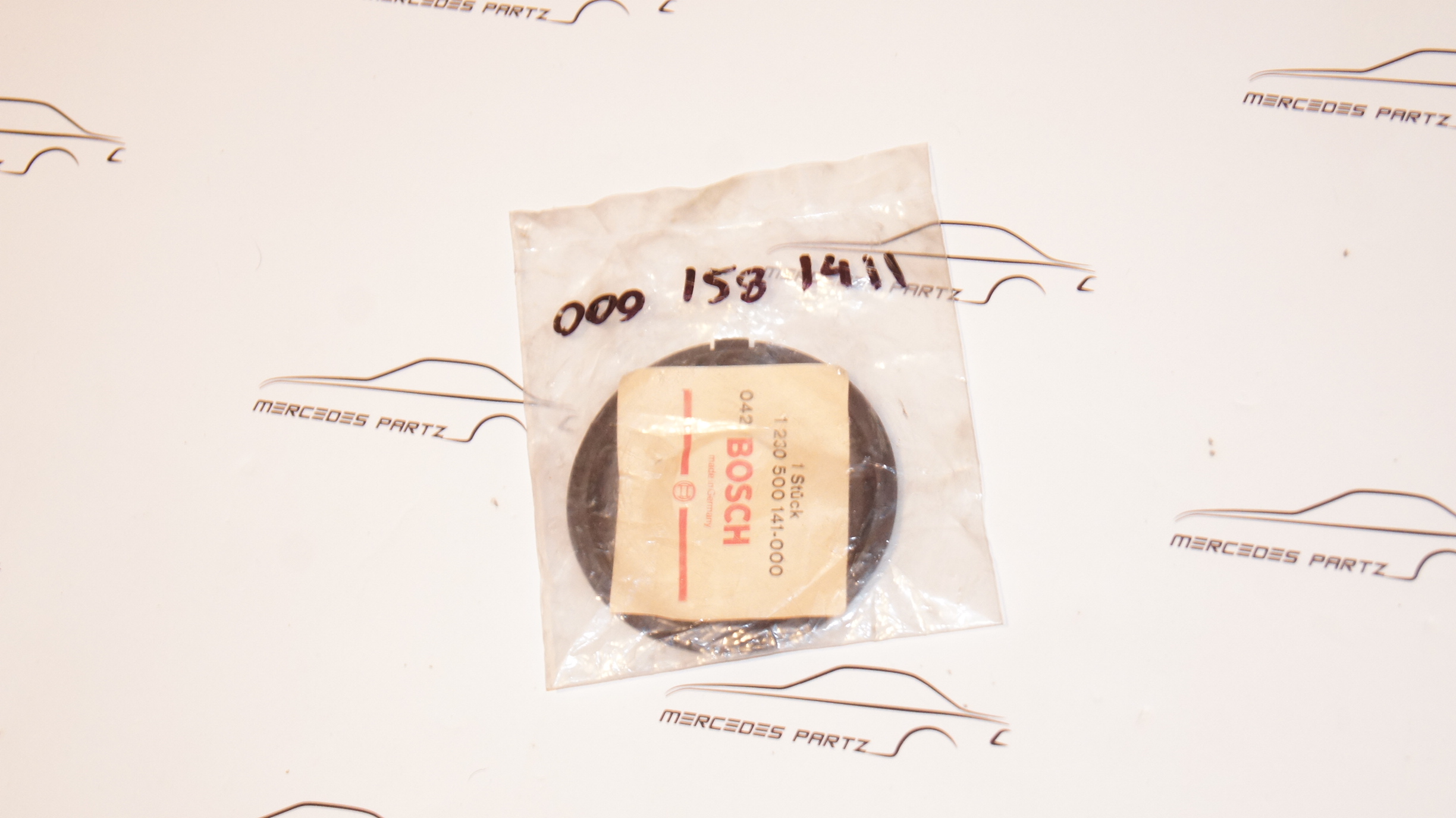 A0001581411 M100 M117 M116 distributor cap Bosch A0001581411 M100 M117 M116 distributor cap Bosch