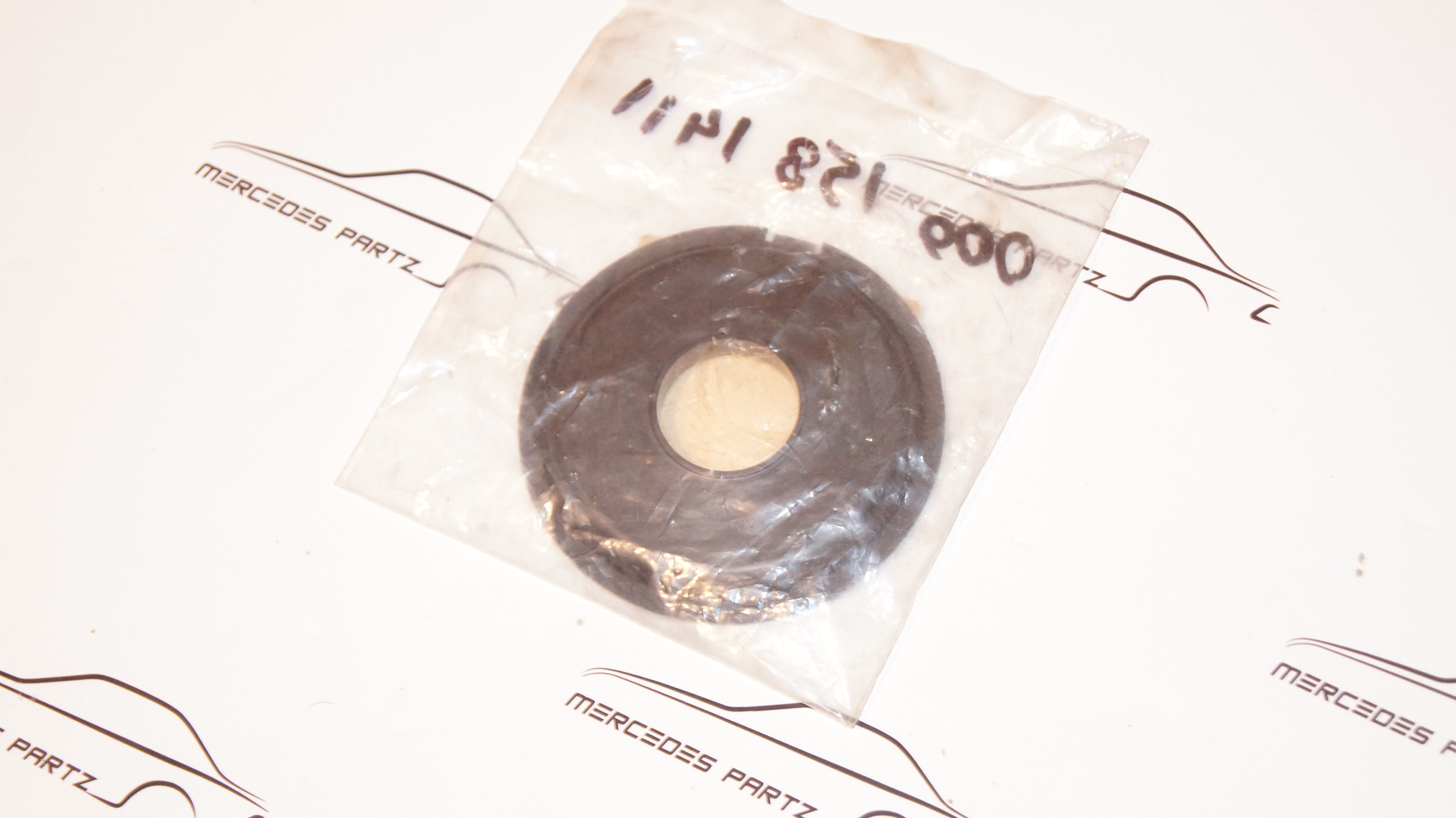 A0001581411 M100 M117 M116 distributor cap Bosch A0001581411 M100 M117 M116 distributor cap Bosch