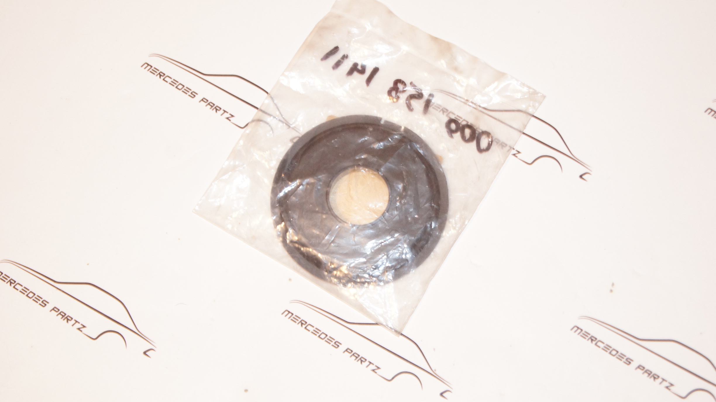 A0001581411 M100 M117 M116 distributor cap Bosch A0001581411 M100 M117 M116 distributor cap Bosch