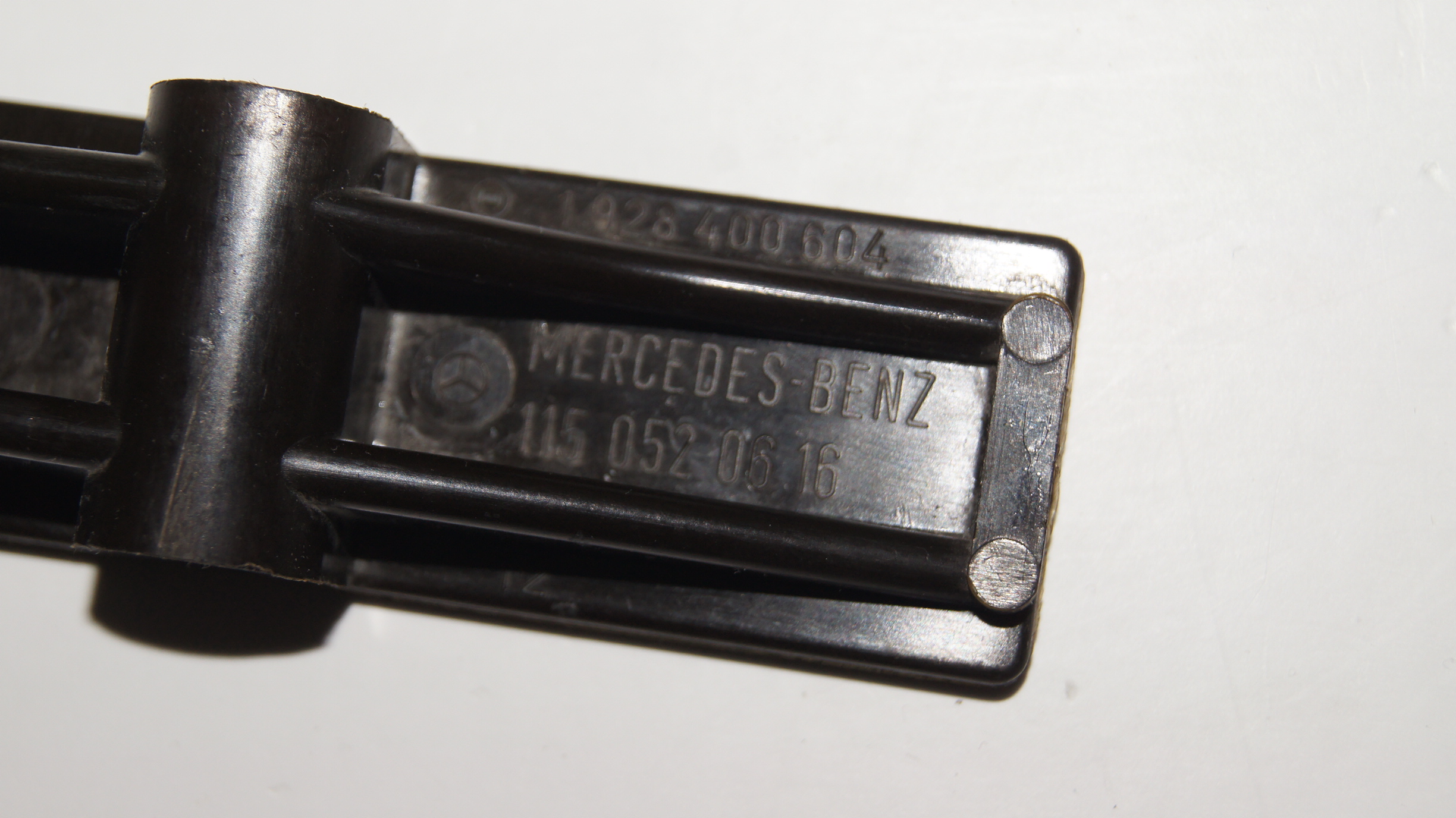 M100 M108 M114 M115 M121 M123 M129 M130 M180 sliding rail Genuine Mercedes Part M100 M108 M114 M115 M121 M123 M129 M130 M180 sliding rail Genuine Mercedes Part