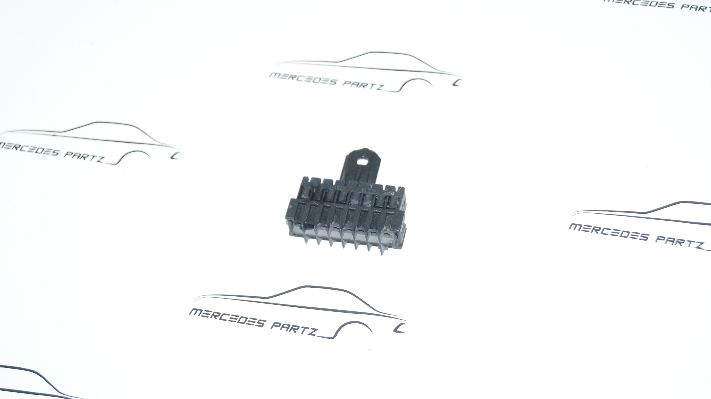 W201 receptacle housing , 16 pole Genuine Mercedes Part W201 receptacle housing , 16 pole Genuine Mercedes Part