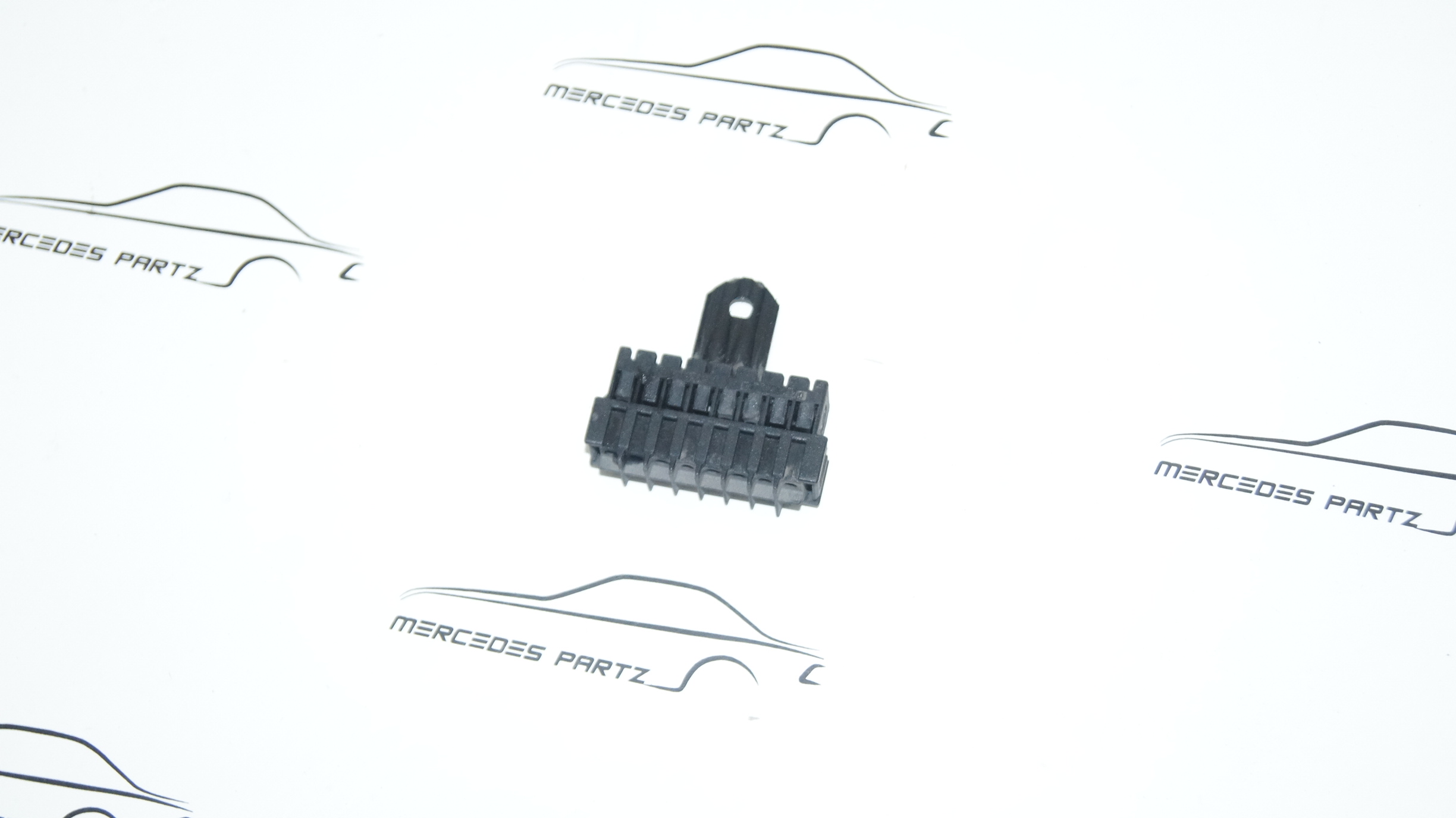W201 receptacle housing , 16 pole Genuine Mercedes Part W201 receptacle housing , 16 pole Genuine Mercedes Part