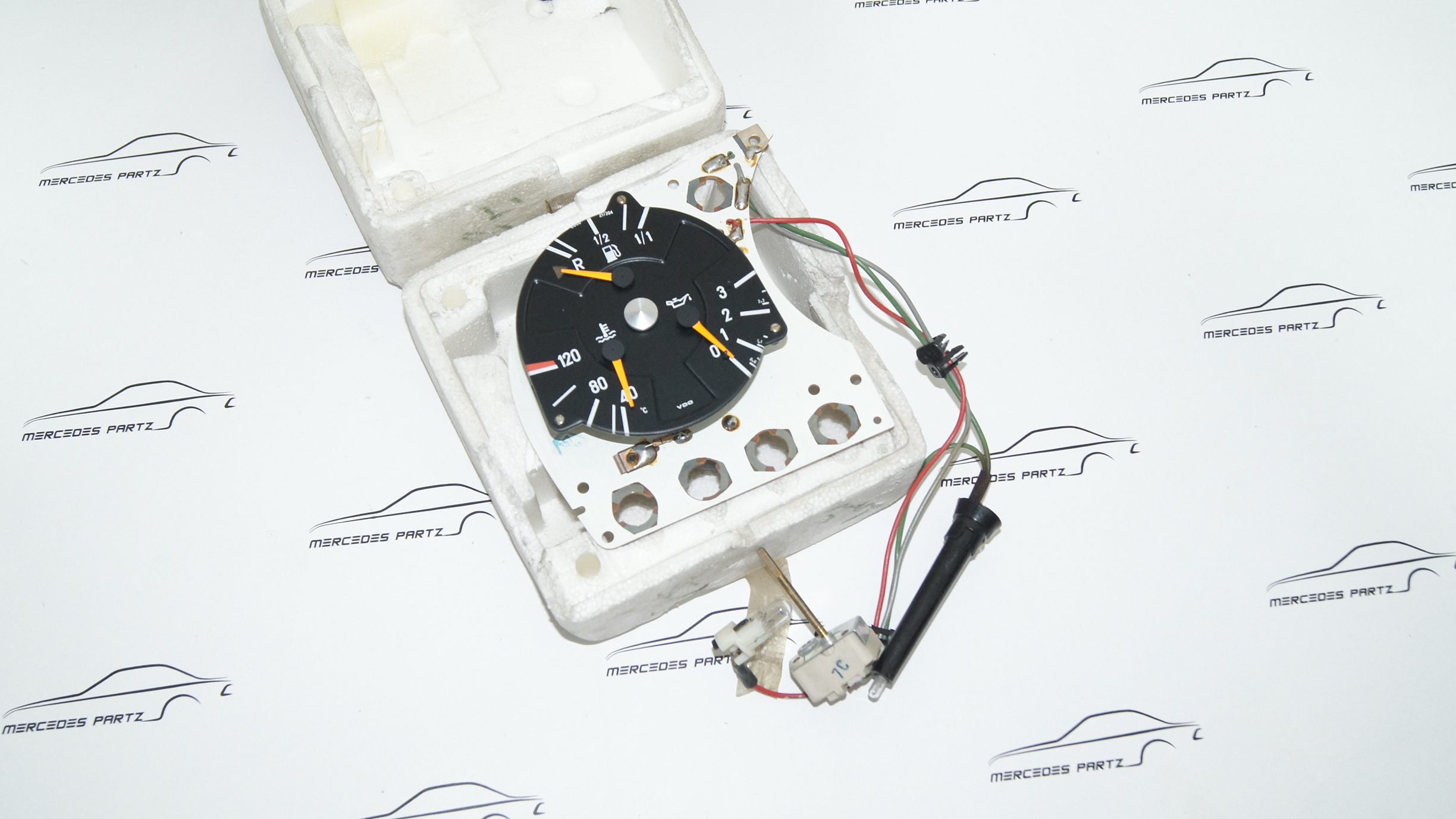 A0035400747 W107 W116 instrument cluster NEW NOS Genuine Mercedes Part A0035400747 W107 W116 instrument cluster NEW NOS Genuine Mercedes Part